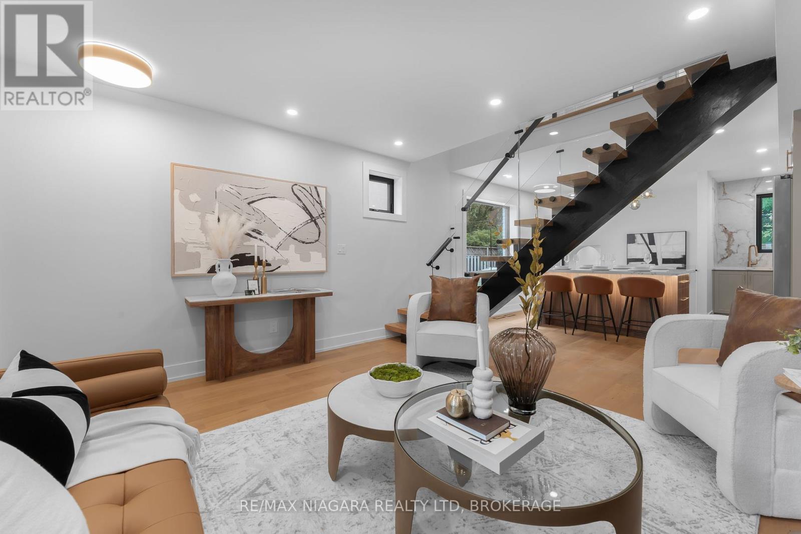 853 Sammon Avenue, Toronto, Ontario  M4C 2E9 - Photo 9 - E12465001