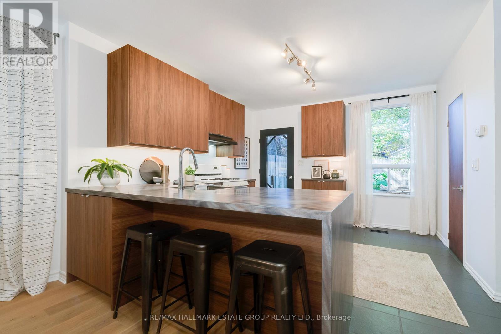 4 Riverdale Avenue, Toronto, Ontario  M4K 1C3 - Photo 12 - E12465089