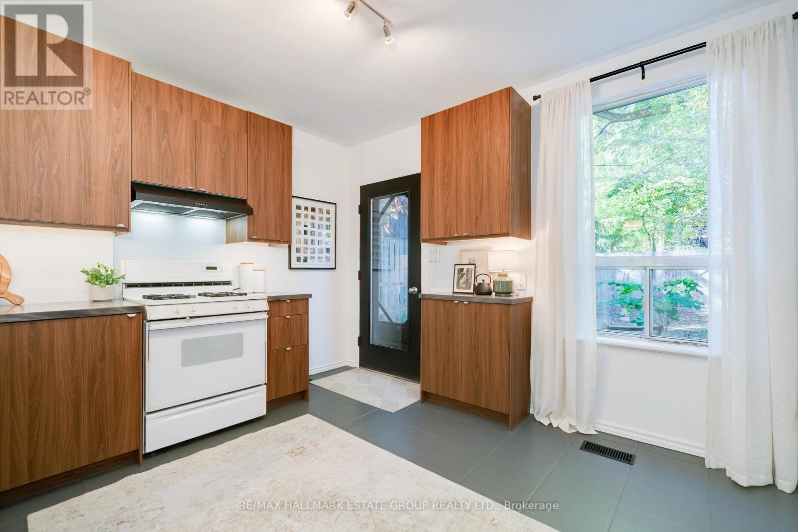 4 Riverdale Avenue, Toronto, Ontario  M4K 1C3 - Photo 13 - E12465089