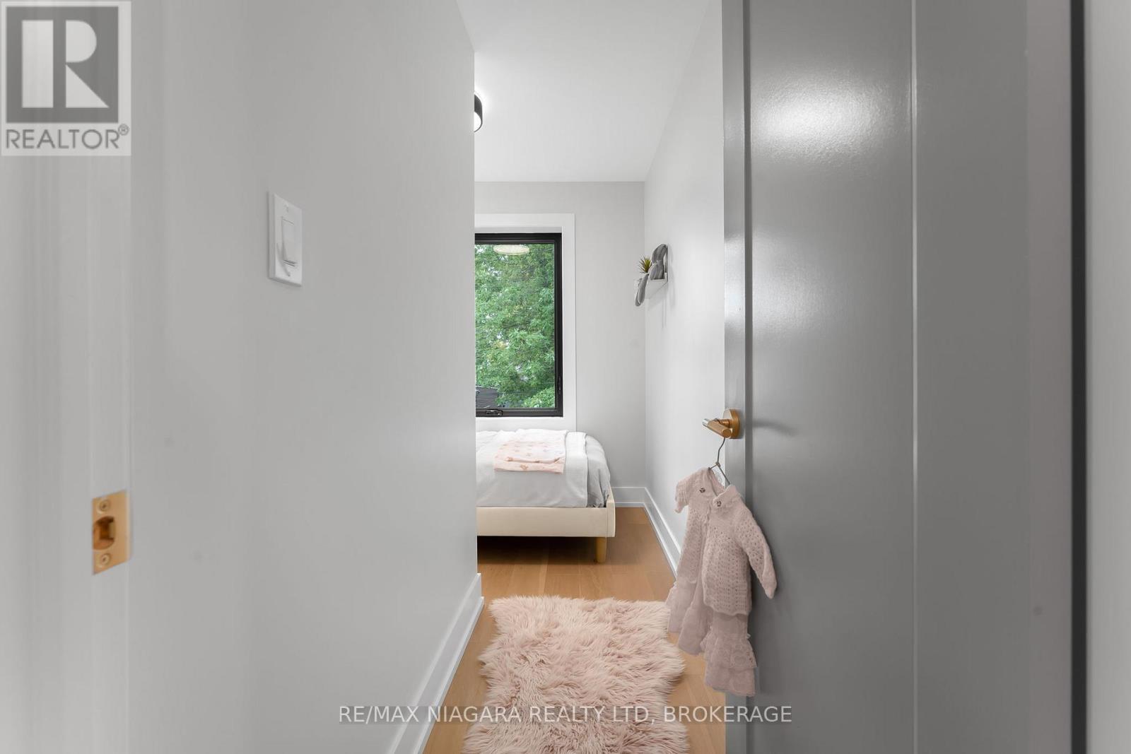 853 Sammon Avenue, Toronto, Ontario  M4C 2E9 - Photo 32 - E12465001