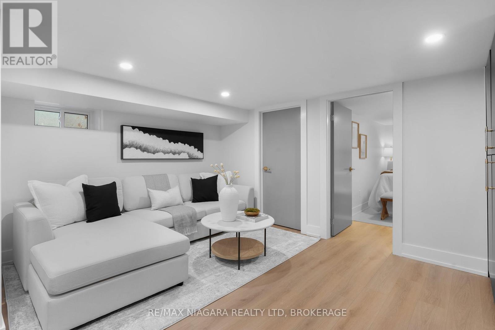 853 Sammon Avenue, Toronto, Ontario  M4C 2E9 - Photo 37 - E12465001