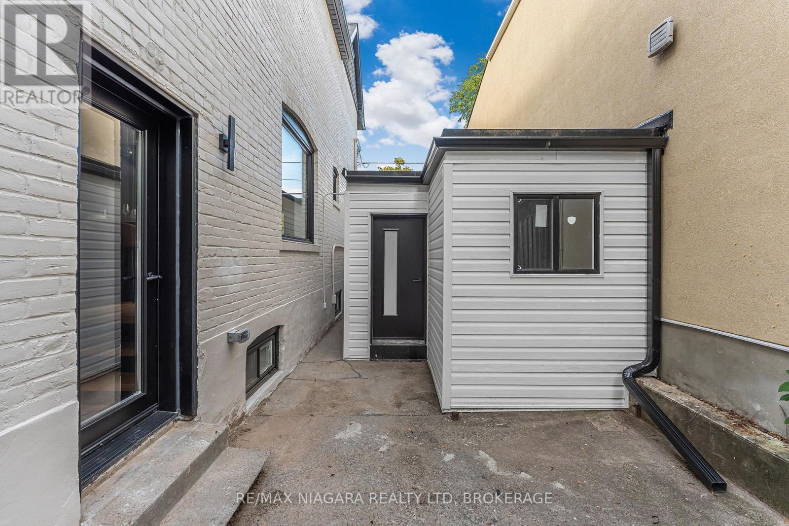 853 Sammon Avenue, Toronto, Ontario  M4C 2E9 - Photo 41 - E12465001