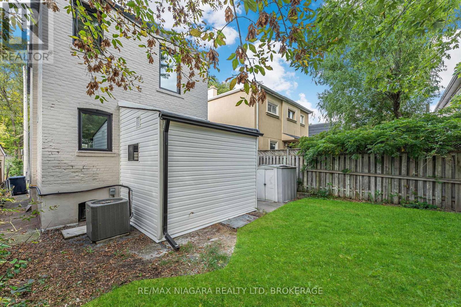 853 Sammon Avenue, Toronto, Ontario  M4C 2E9 - Photo 44 - E12465001
