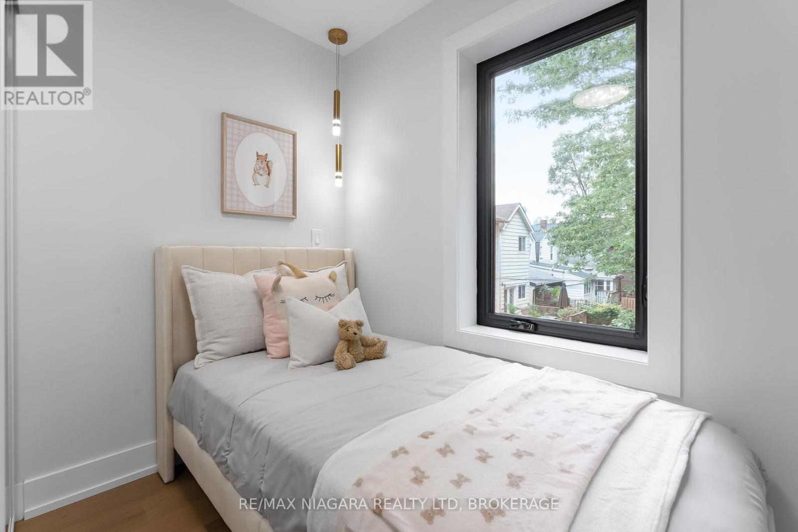853 Sammon Avenue, Toronto, Ontario  M4C 2E9 - Photo 33 - E12465001