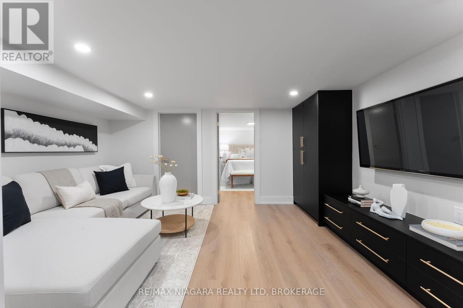 853 Sammon Avenue, Toronto, Ontario  M4C 2E9 - Photo 38 - E12465001