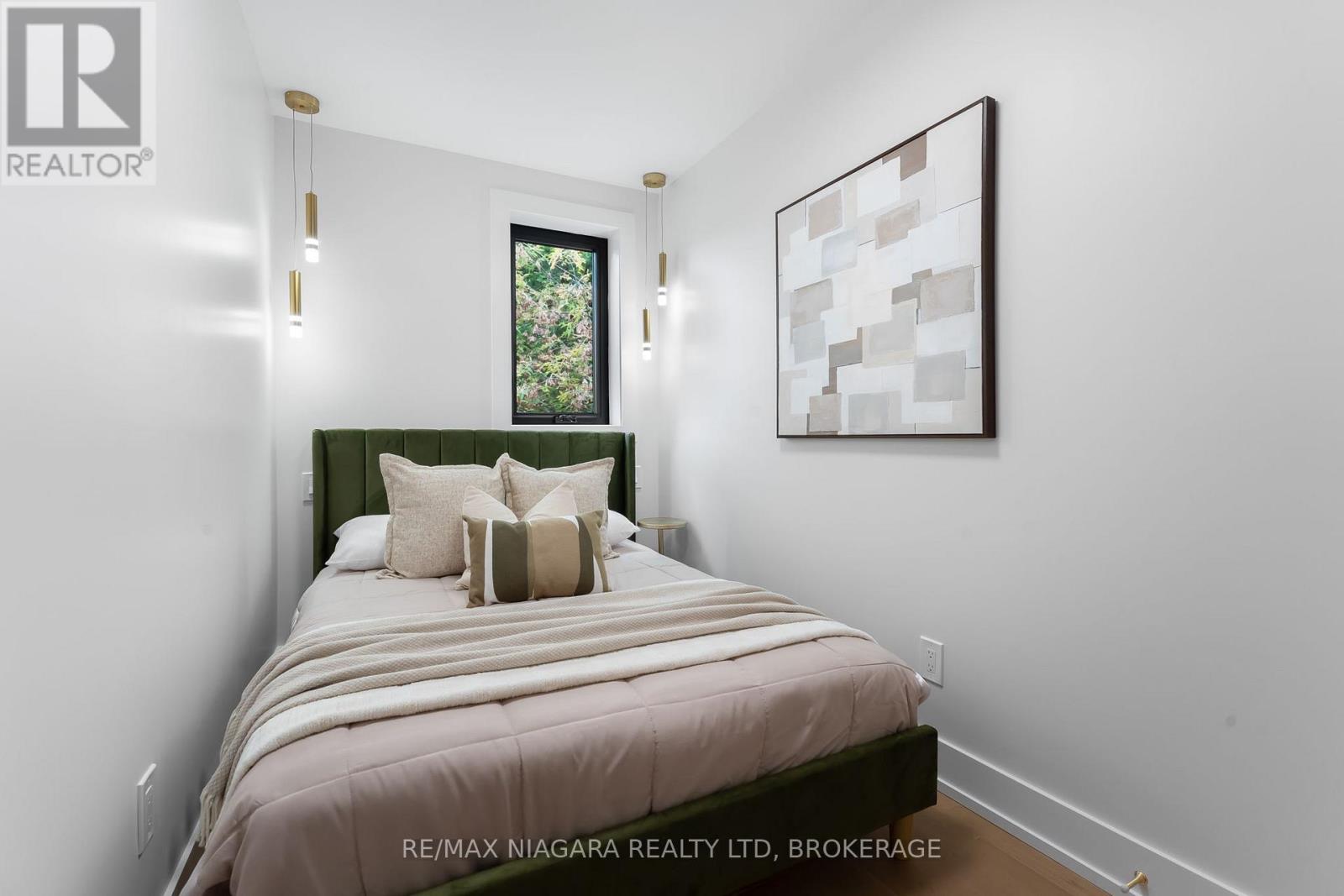 853 Sammon Avenue, Toronto, Ontario  M4C 2E9 - Photo 31 - E12465001