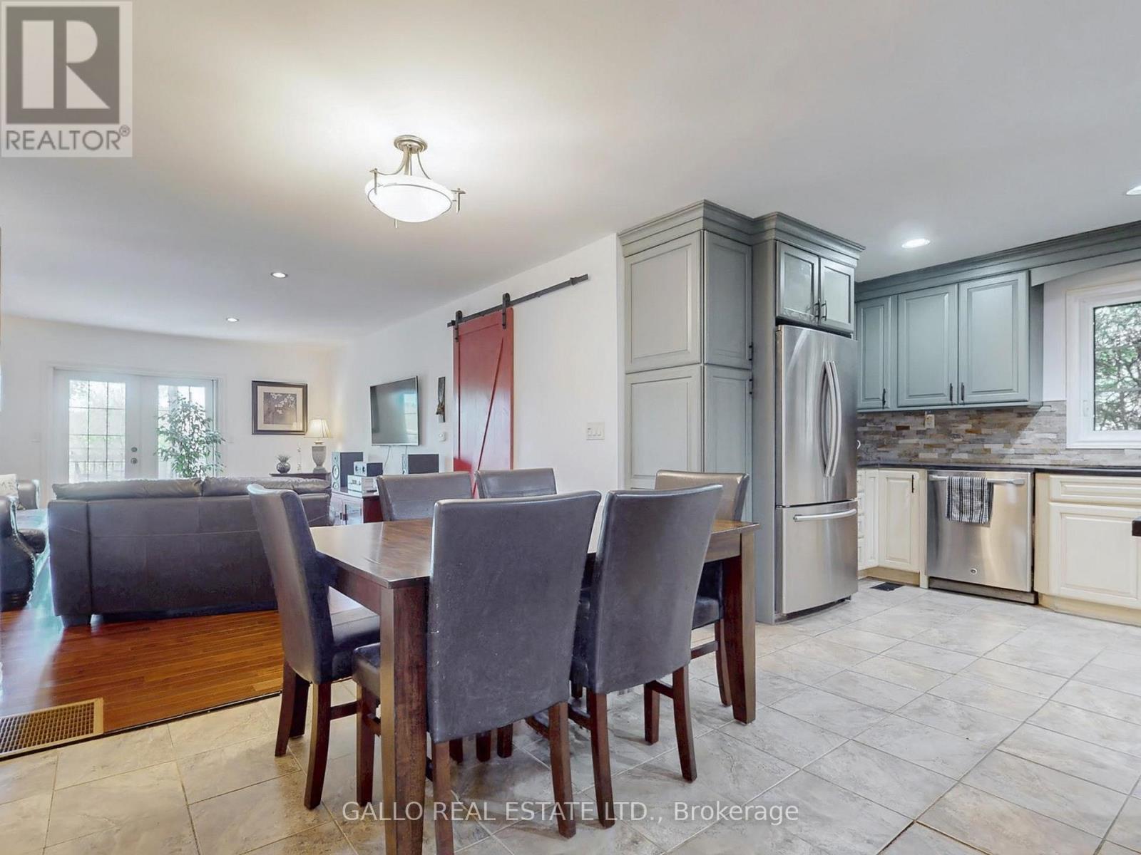 37 Windsor Drive, Whitchurch-Stouffville, Ontario  L4A 7X3 - Photo 16 - N12464975