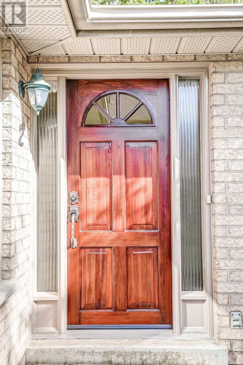 2 Rougecrest Drive, Markham, Ontario  L3P 3B6 - Photo 6 - N12465005