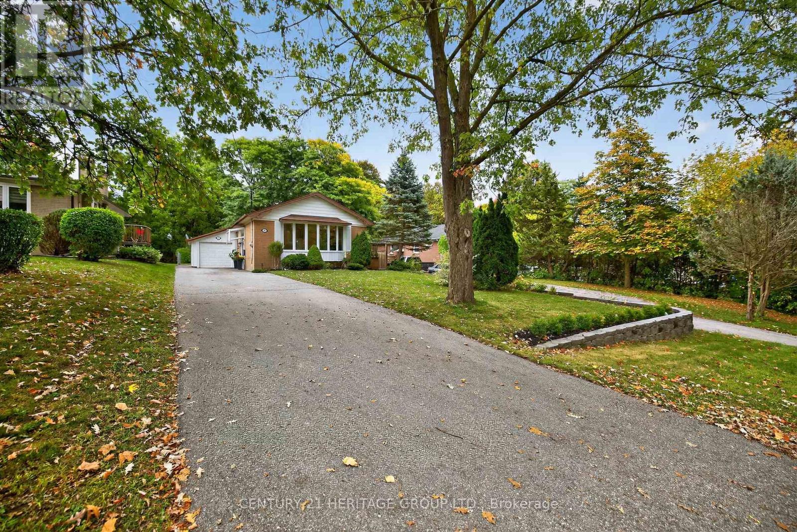 49 Bayview Parkway, Newmarket, Ontario  L3Y 3W2 - Photo 2 - N12465081