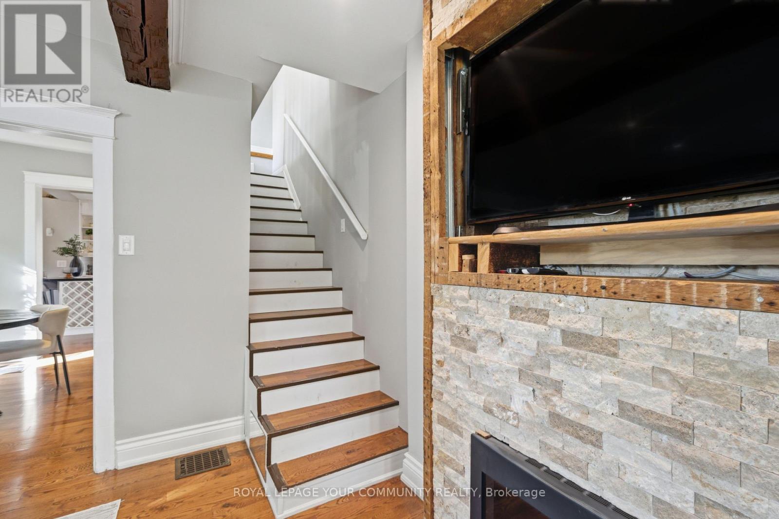 30 Elizabeth Street S, Richmond Hill, Ontario  L4C 3V4 - Photo 14 - N12465128