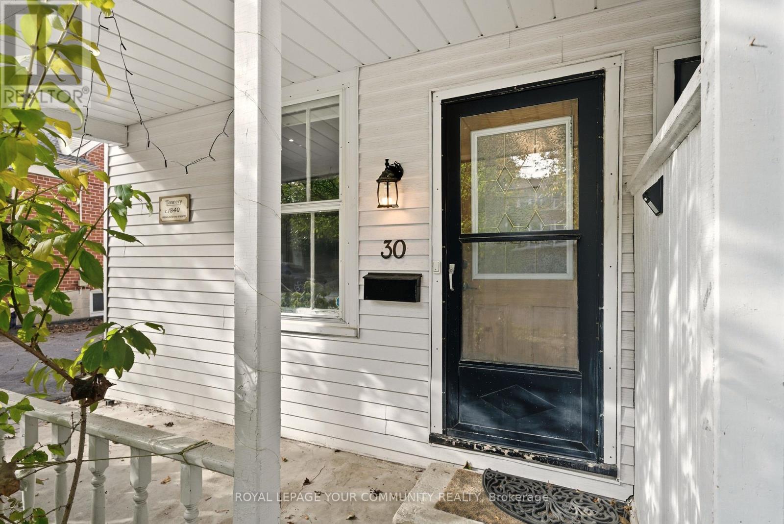 30 Elizabeth Street S, Richmond Hill, Ontario  L4C 3V4 - Photo 2 - N12465128