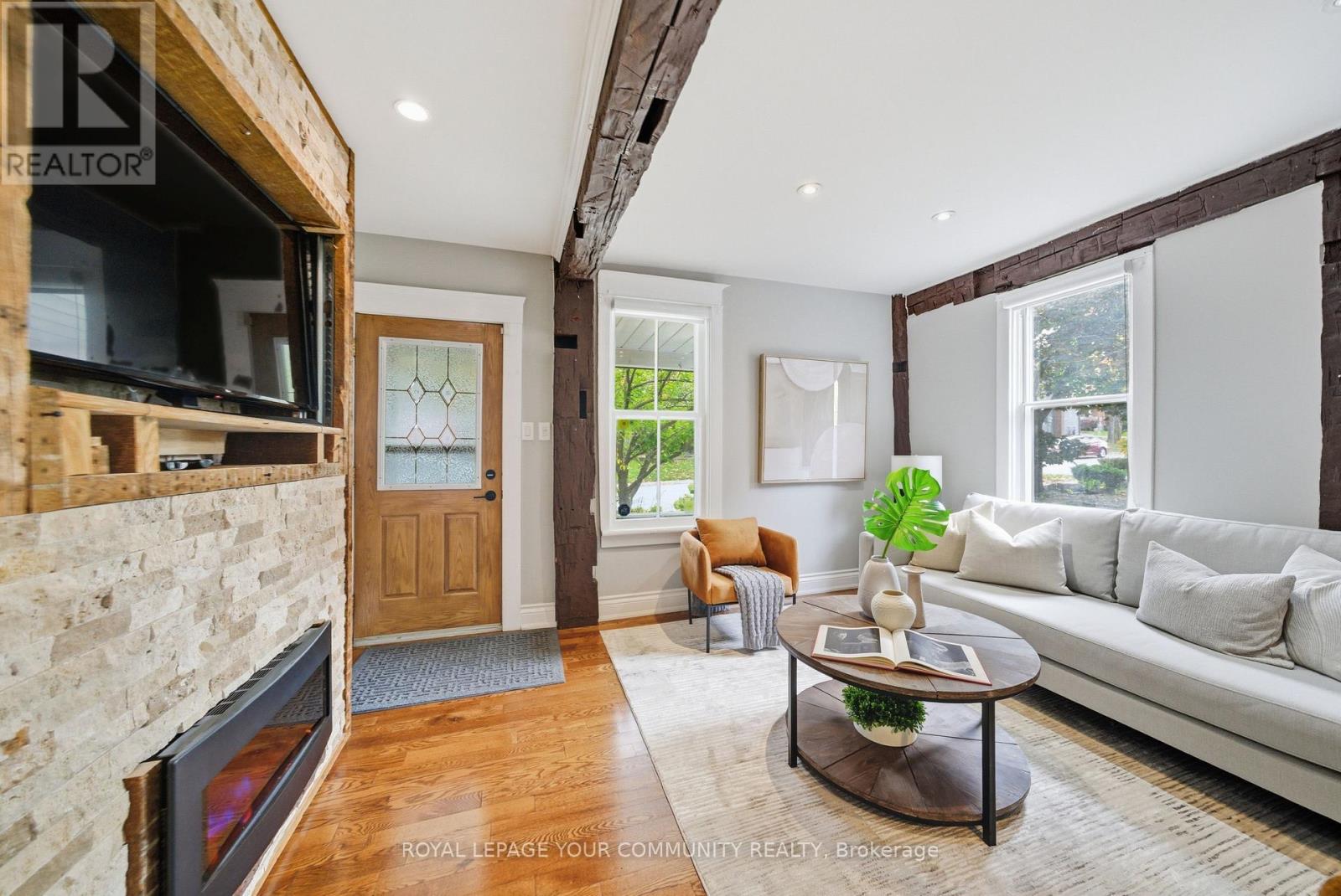 30 Elizabeth Street S, Richmond Hill, Ontario  L4C 3V4 - Photo 6 - N12465128