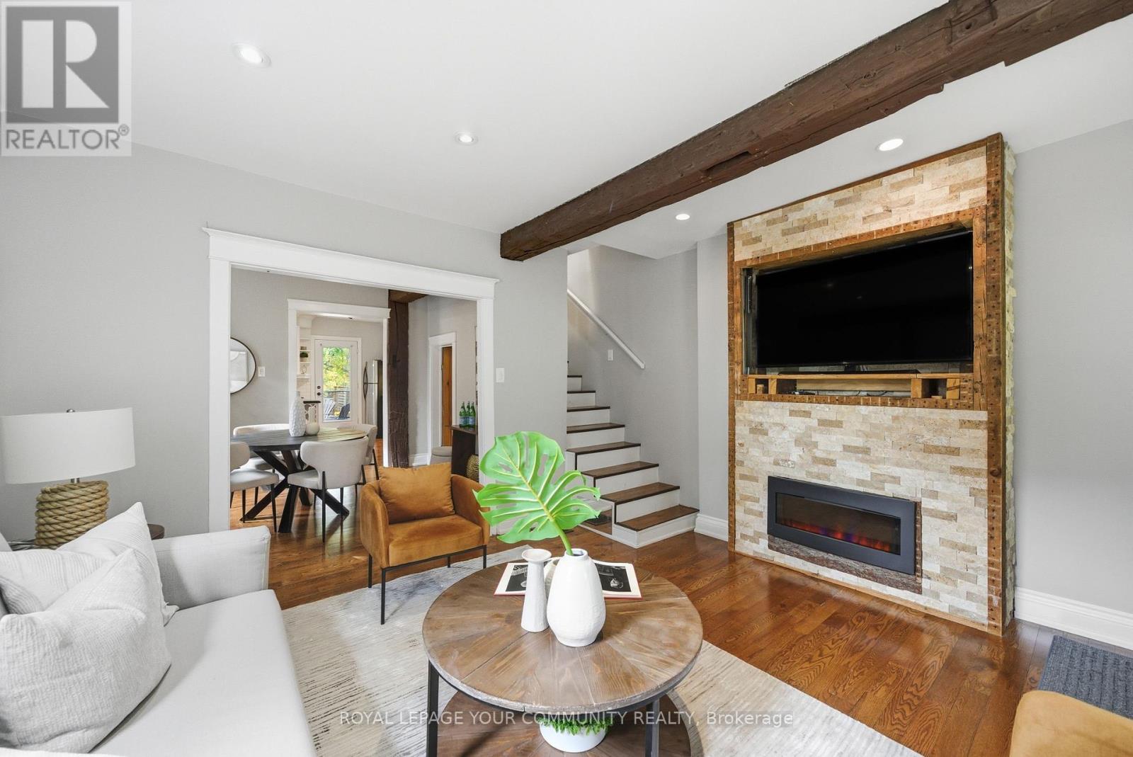 30 Elizabeth Street S, Richmond Hill, Ontario  L4C 3V4 - Photo 7 - N12465128