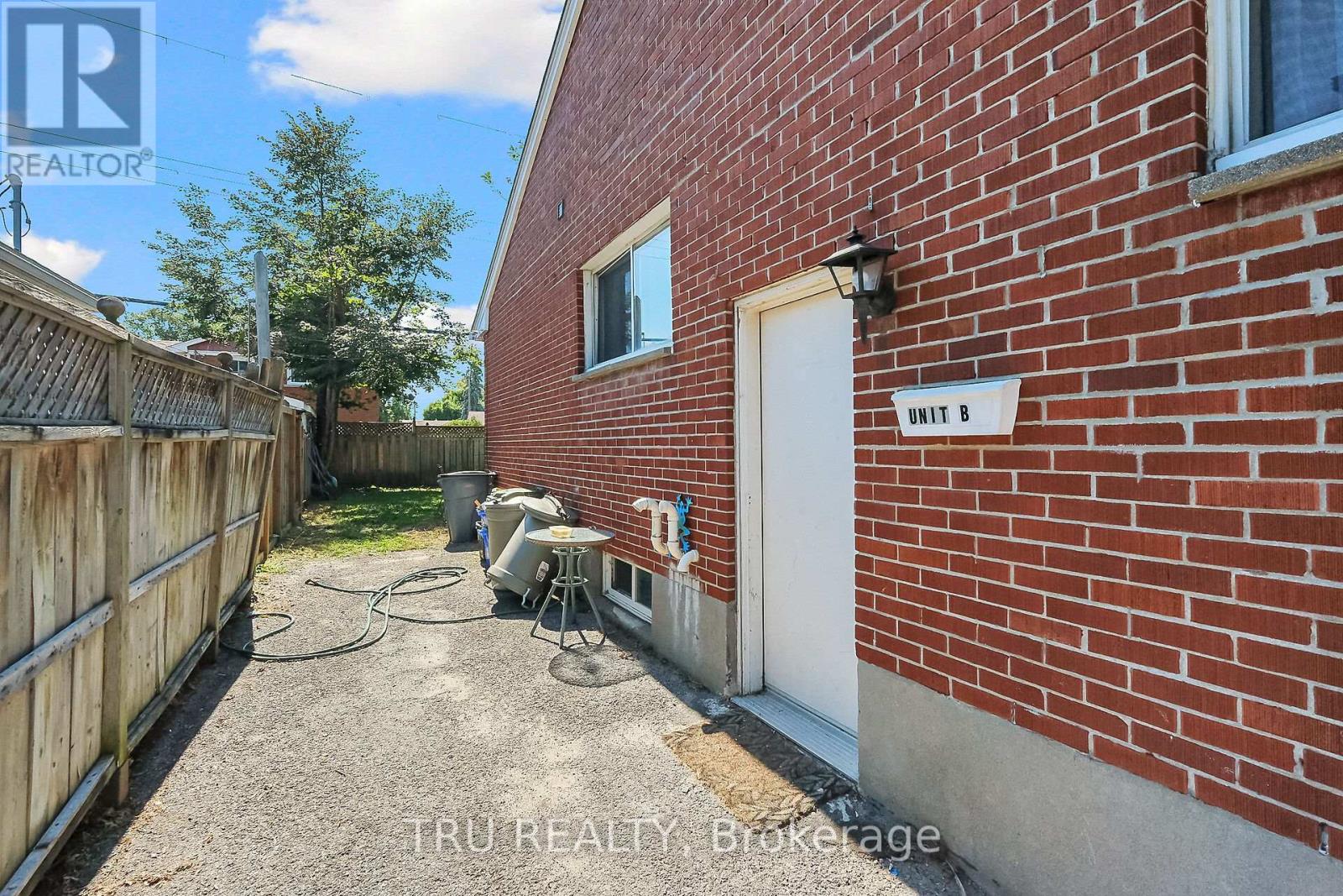 2428-2430 Iris Street, Ottawa, Ontario  K2C 1C6 - Photo 9 - X12363021