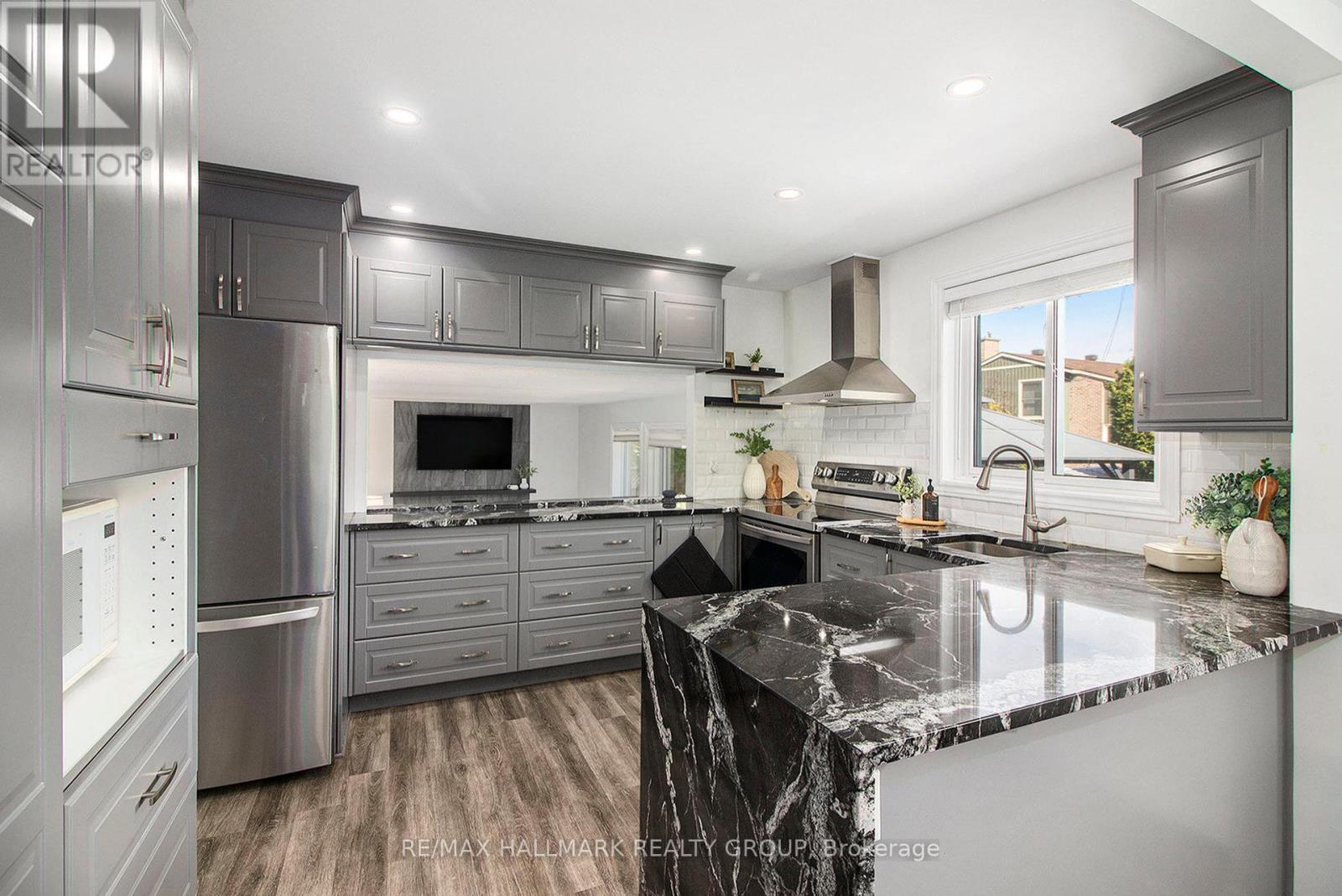 1118 Chateau Crescent, Ottawa, Ontario  K1C 2E1 - Photo 10 - X12464547