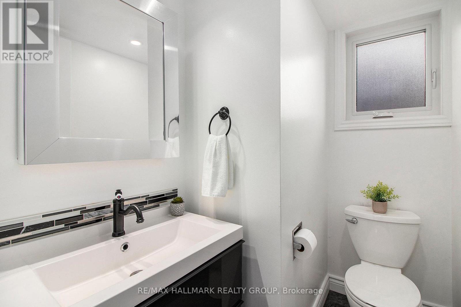 1118 Chateau Crescent, Ottawa, Ontario  K1C 2E1 - Photo 15 - X12464547