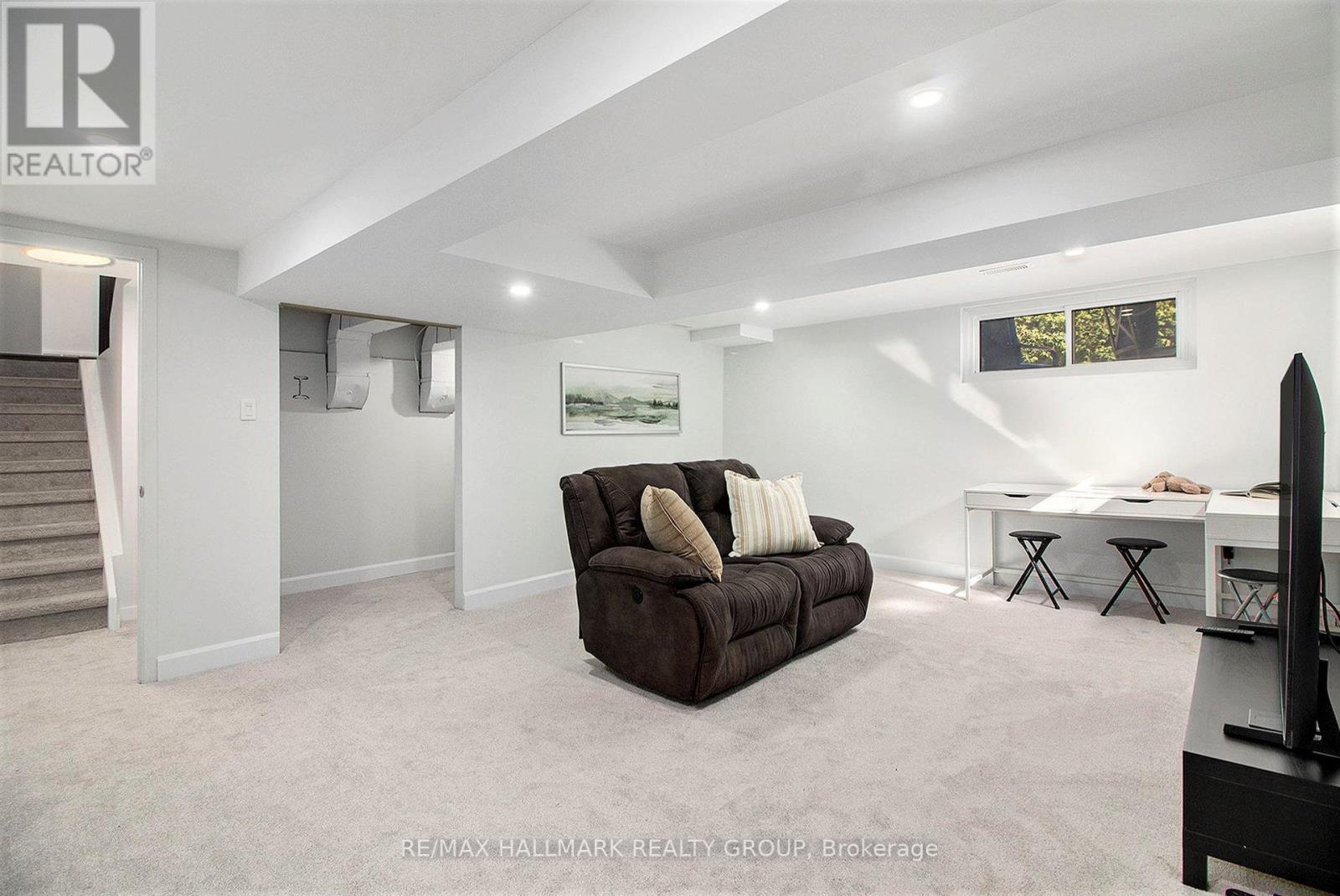 1118 Chateau Crescent, Ottawa, Ontario  K1C 2E1 - Photo 29 - X12464547