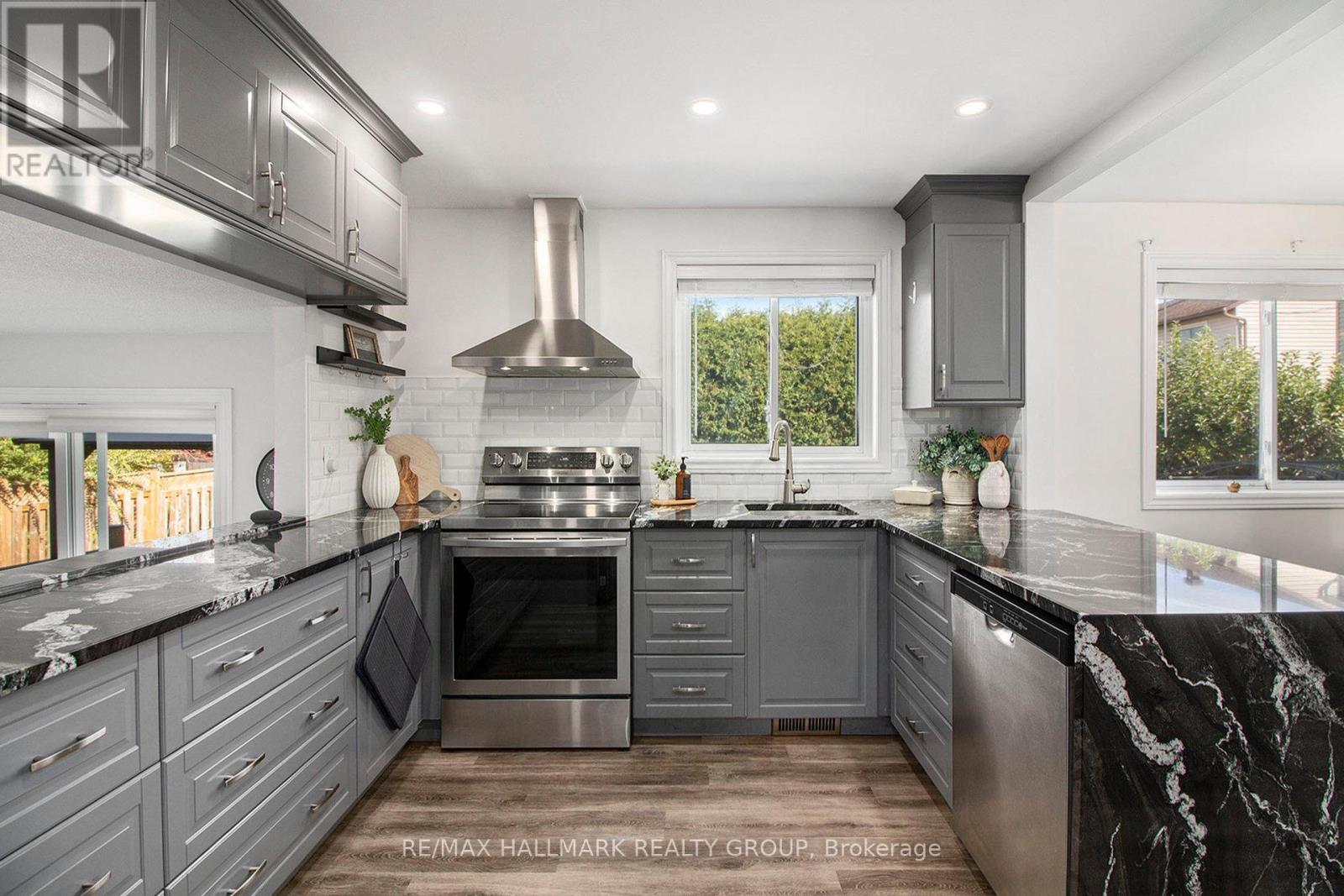 1118 Chateau Crescent, Ottawa, Ontario  K1C 2E1 - Photo 12 - X12464547