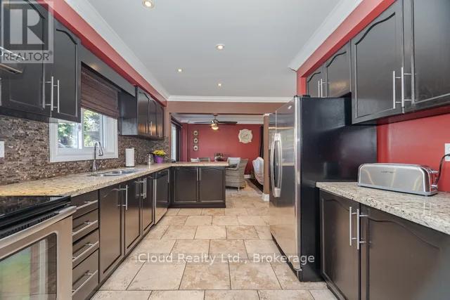 33 Corkett Drive, Brampton (Northwood Park), Ontario  L6X 3G1 - Photo 11 - W12464980