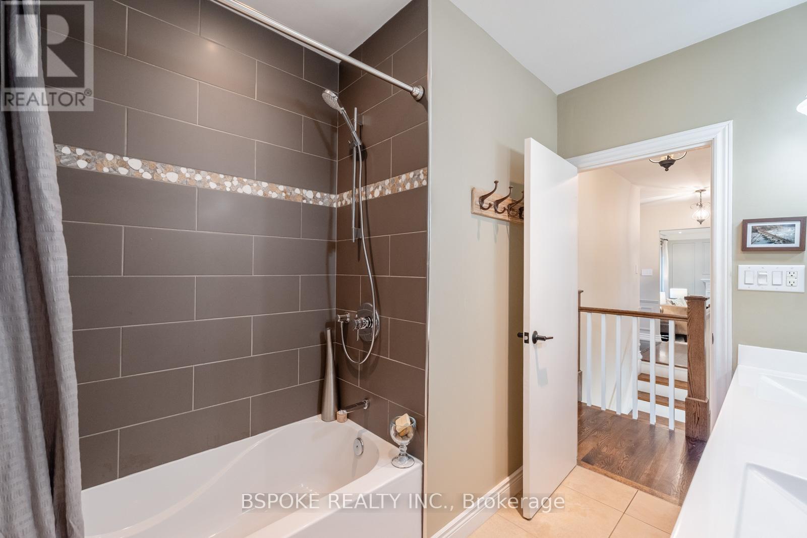 76 Princess Margaret Boulevard, Toronto (Princess-Rosethorn), Ontario  M9A 2A4 - Photo 30 - W12464992