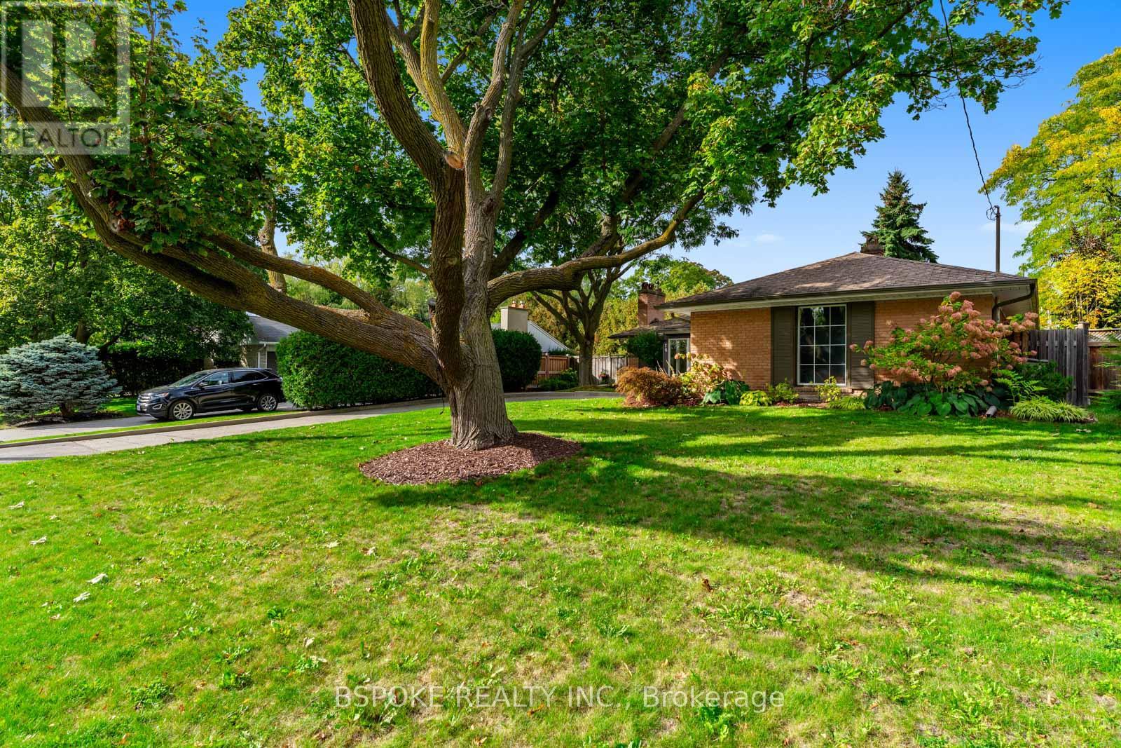 76 Princess Margaret Boulevard, Toronto (Princess-Rosethorn), Ontario  M9A 2A4 - Photo 4 - W12464992
