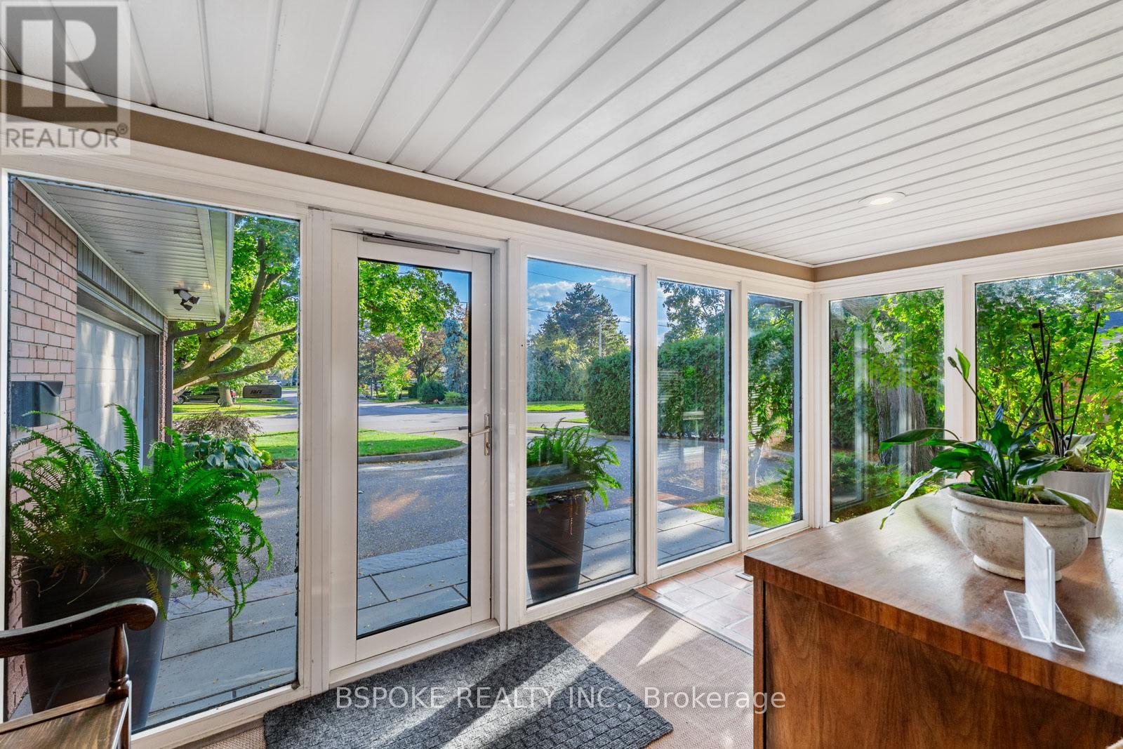 76 Princess Margaret Boulevard, Toronto (Princess-Rosethorn), Ontario  M9A 2A4 - Photo 6 - W12464992