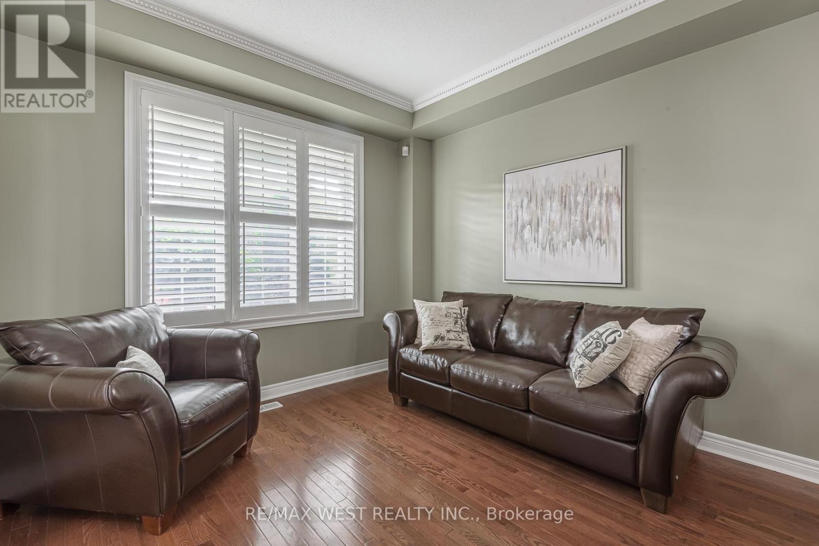 17 Hawkridge Trail, Brampton (Brampton East), Ontario  L6P 2T5 - Photo 12 - W12464995