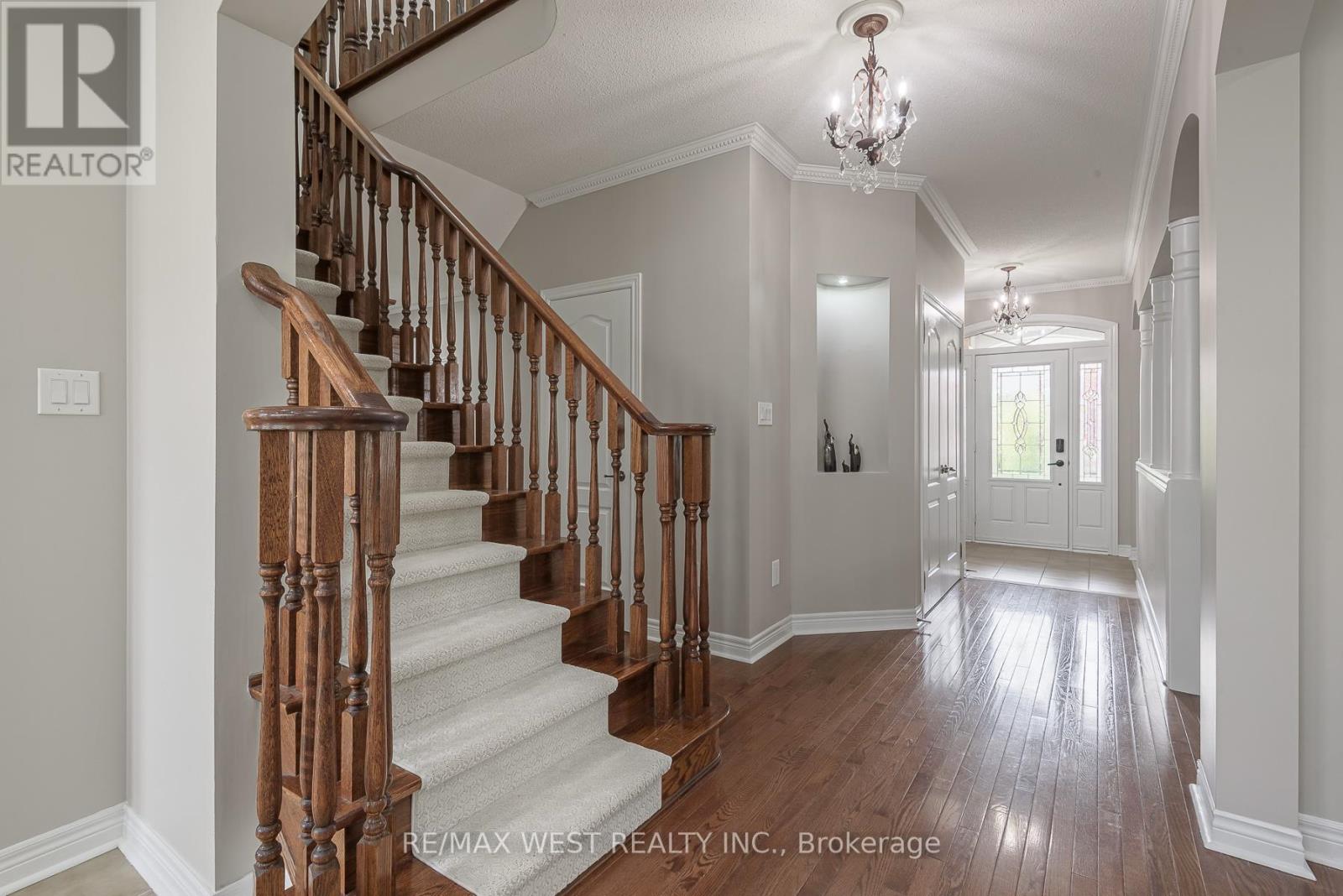 17 Hawkridge Trail, Brampton (Brampton East), Ontario  L6P 2T5 - Photo 16 - W12464995