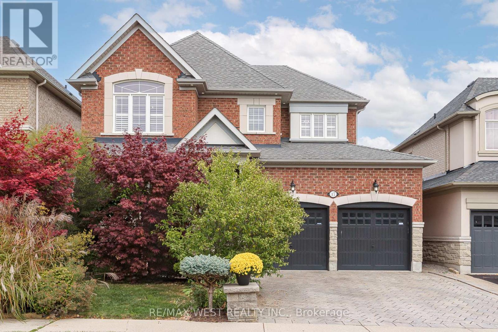 17 Hawkridge Trail, Brampton (Brampton East), Ontario  L6P 2T5 - Photo 2 - W12464995