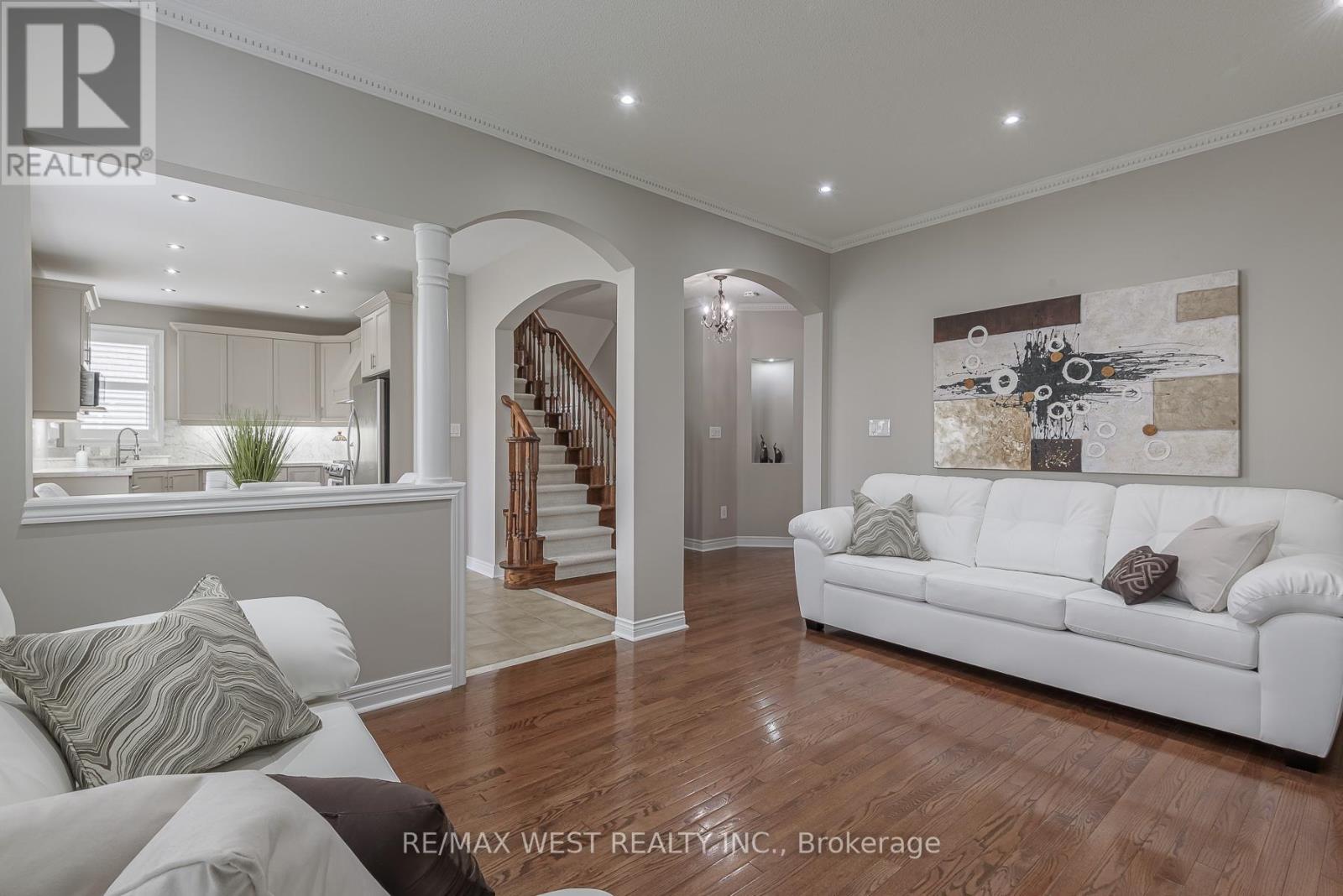 17 Hawkridge Trail, Brampton (Brampton East), Ontario  L6P 2T5 - Photo 20 - W12464995