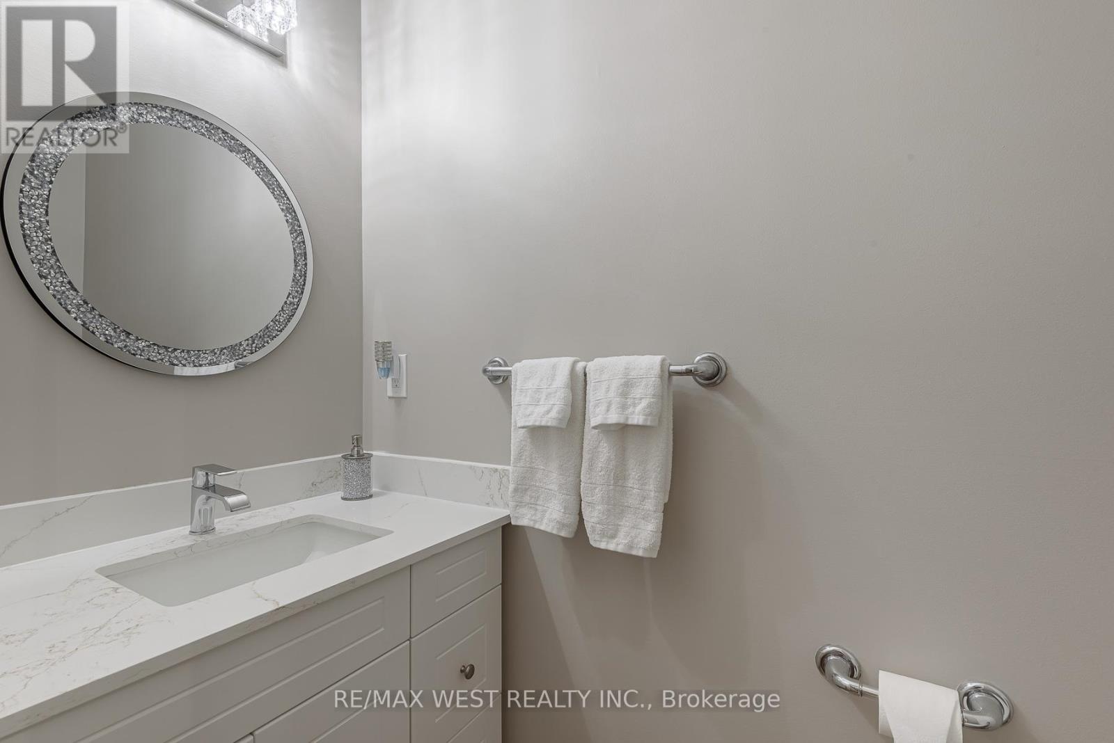 17 Hawkridge Trail, Brampton (Brampton East), Ontario  L6P 2T5 - Photo 27 - W12464995
