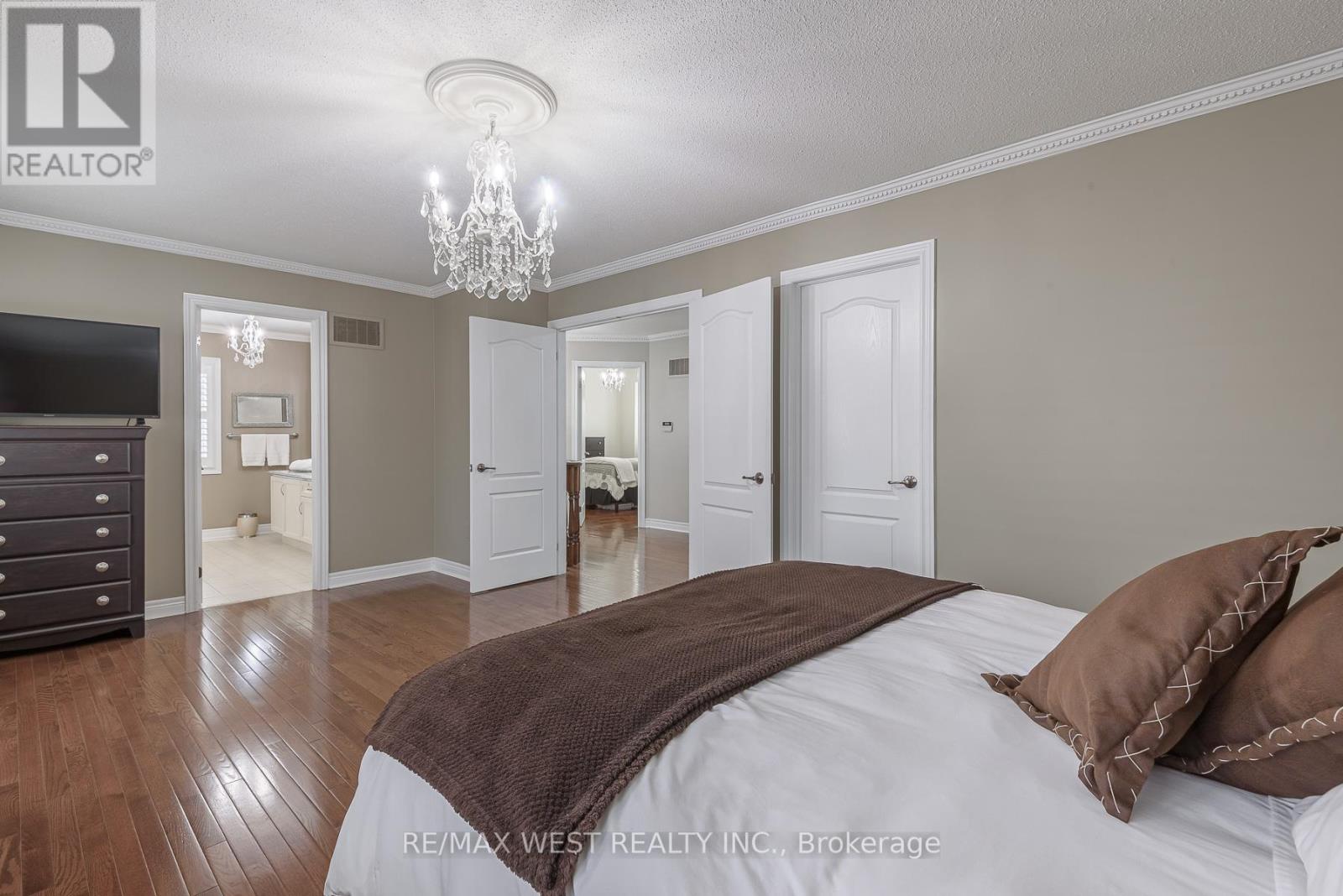17 Hawkridge Trail, Brampton (Brampton East), Ontario  L6P 2T5 - Photo 37 - W12464995