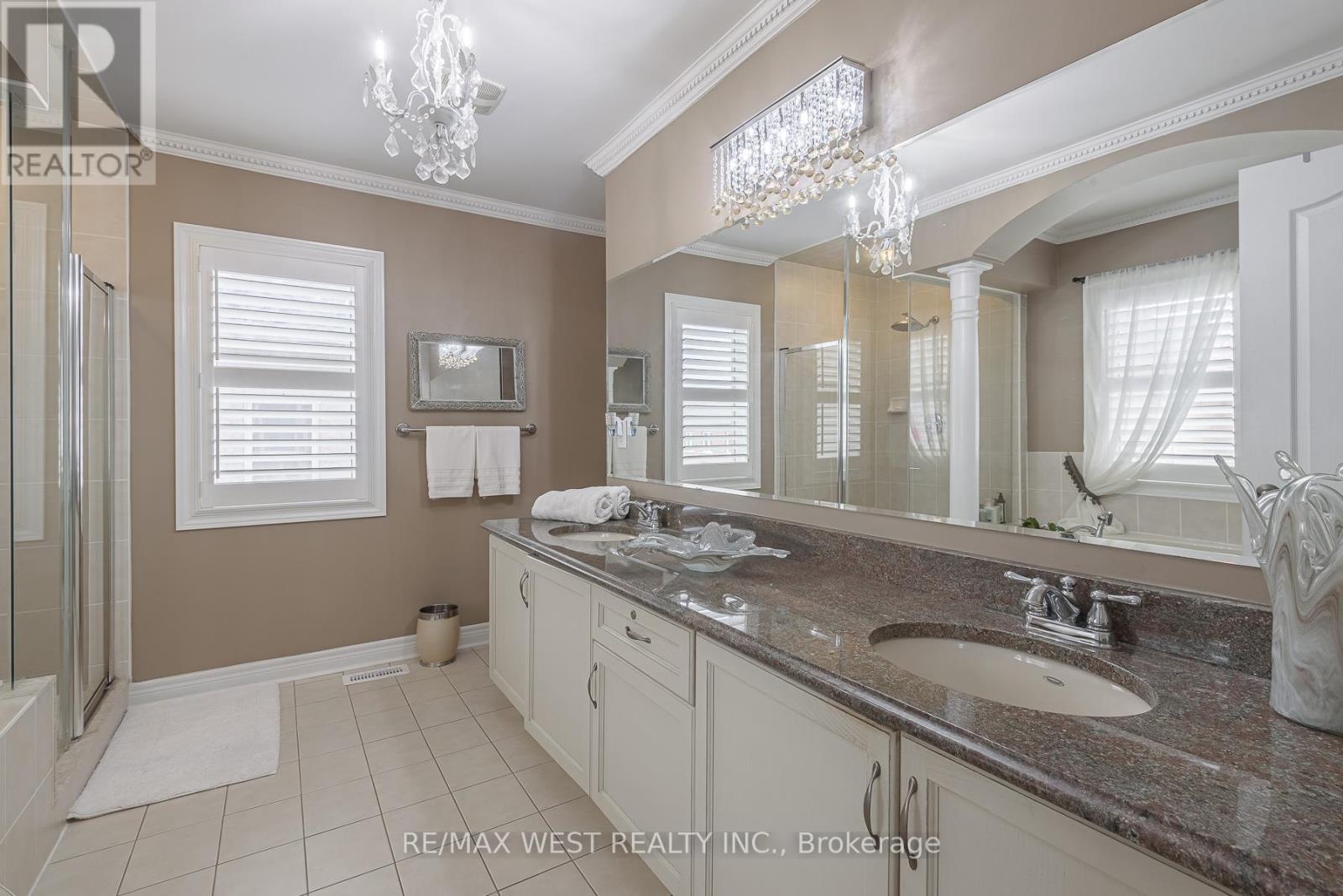 17 Hawkridge Trail, Brampton (Brampton East), Ontario  L6P 2T5 - Photo 38 - W12464995