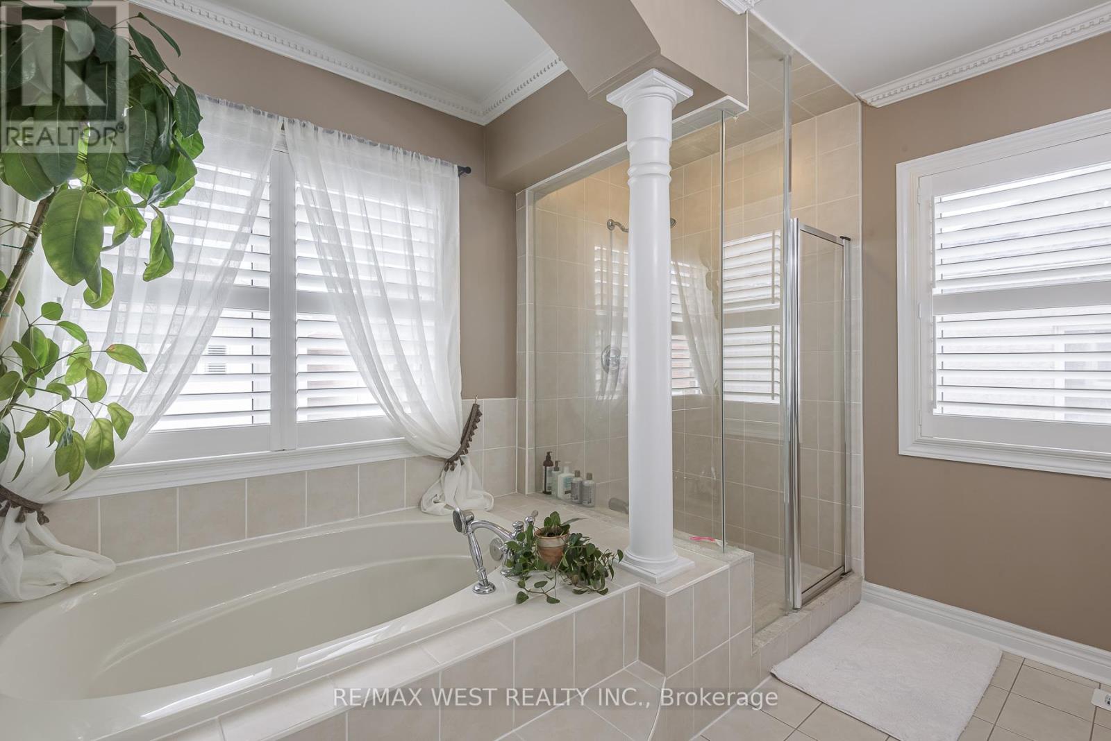 17 Hawkridge Trail, Brampton (Brampton East), Ontario  L6P 2T5 - Photo 39 - W12464995