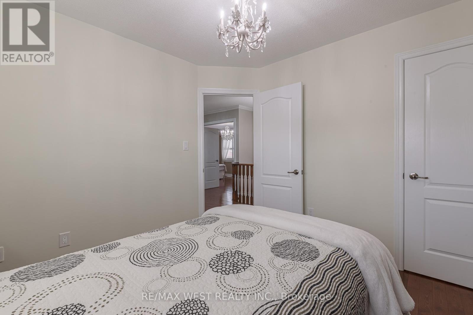 17 Hawkridge Trail, Brampton (Brampton East), Ontario  L6P 2T5 - Photo 44 - W12464995