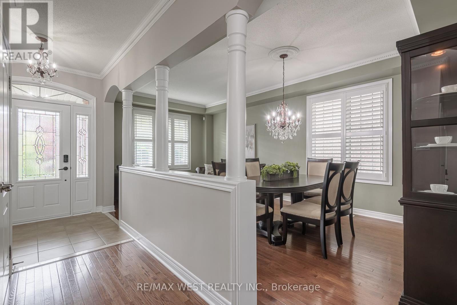 17 Hawkridge Trail, Brampton (Brampton East), Ontario  L6P 2T5 - Photo 9 - W12464995