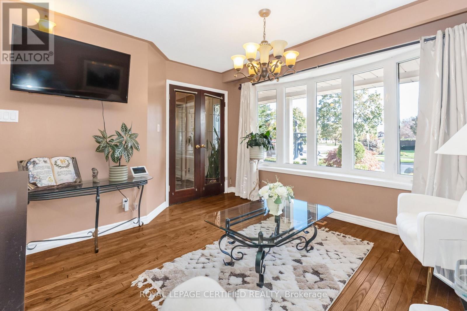 2 Edwin Drive, Brampton (Brampton South), Ontario  L6Y 1A1 - Photo 12 - W12465012