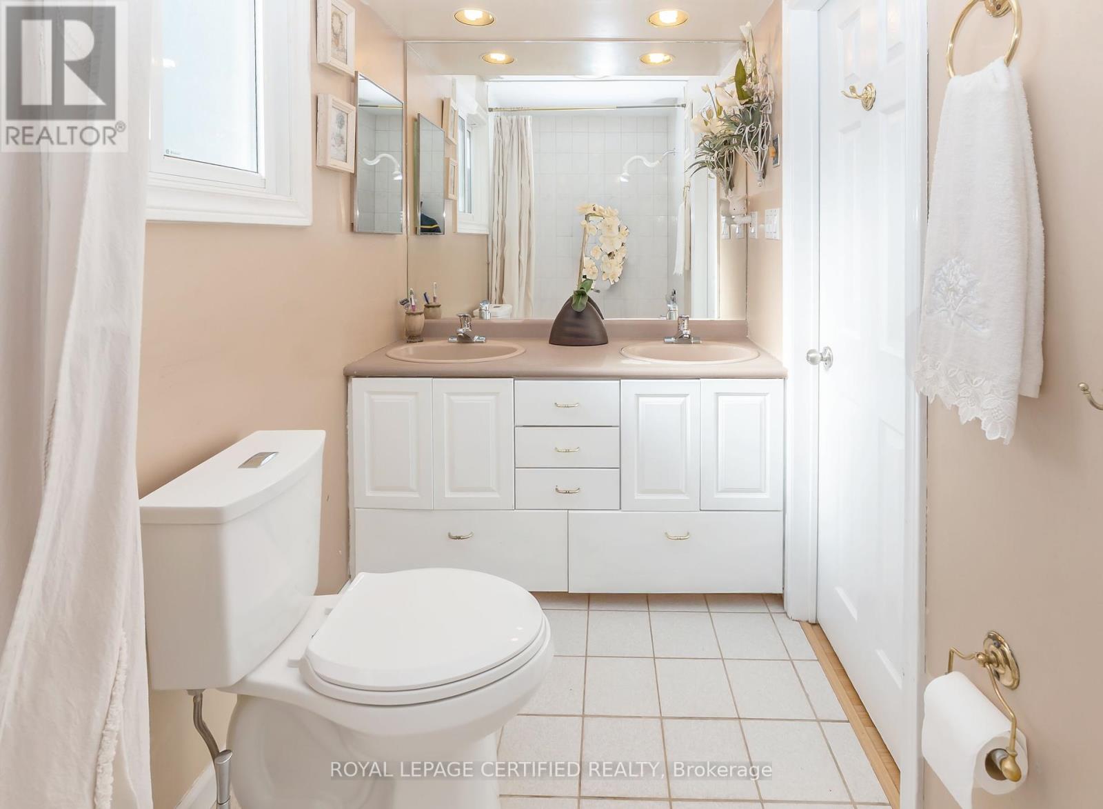 2 Edwin Drive, Brampton (Brampton South), Ontario  L6Y 1A1 - Photo 30 - W12465012