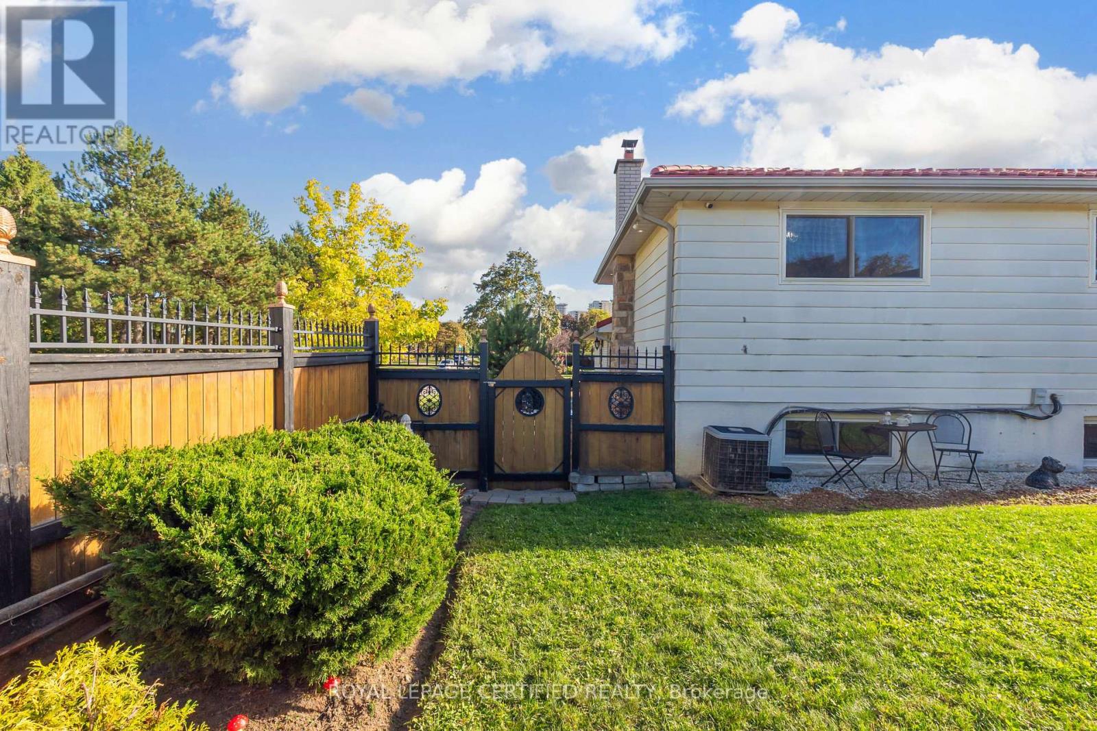 2 Edwin Drive, Brampton (Brampton South), Ontario  L6Y 1A1 - Photo 35 - W12465012