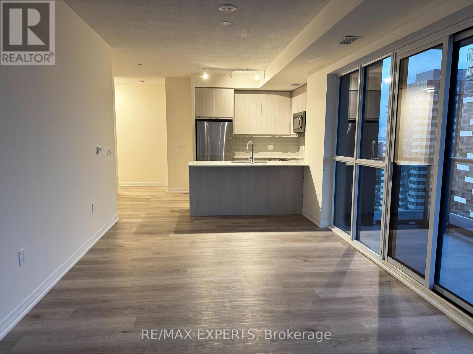 2701 - 15 Watergarden Drive, Mississauga, Ontario  L5R 0H4 - Photo 13 - W12465017