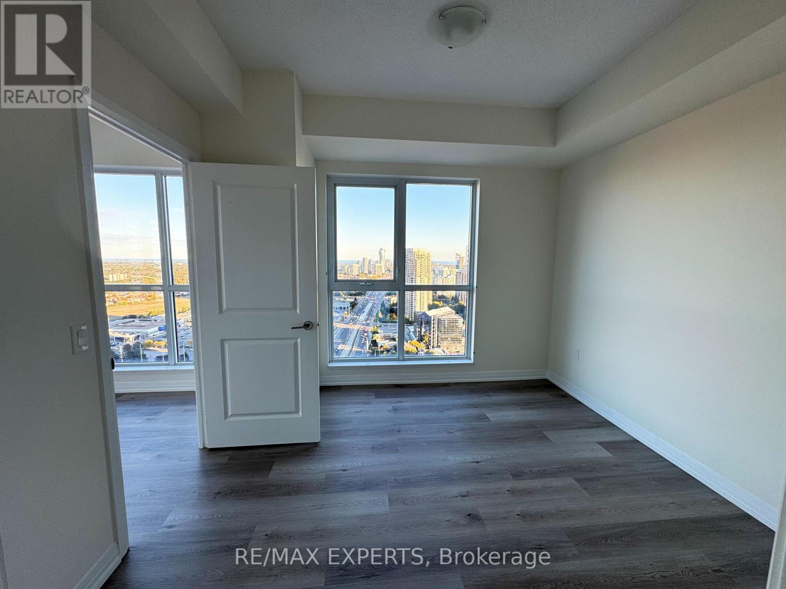 2701 - 15 Watergarden Drive, Mississauga, Ontario  L5R 0H4 - Photo 17 - W12465017