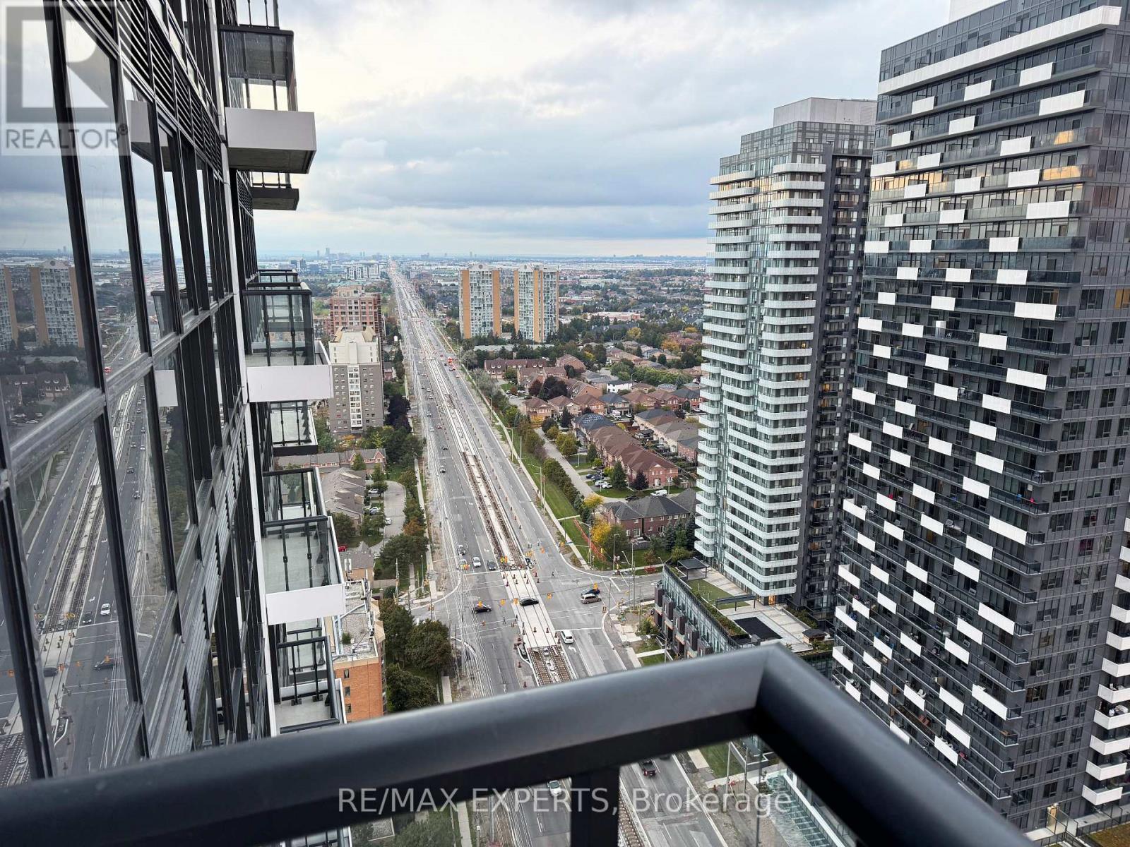 2701 - 15 Watergarden Drive, Mississauga, Ontario  L5R 0H4 - Photo 18 - W12465017