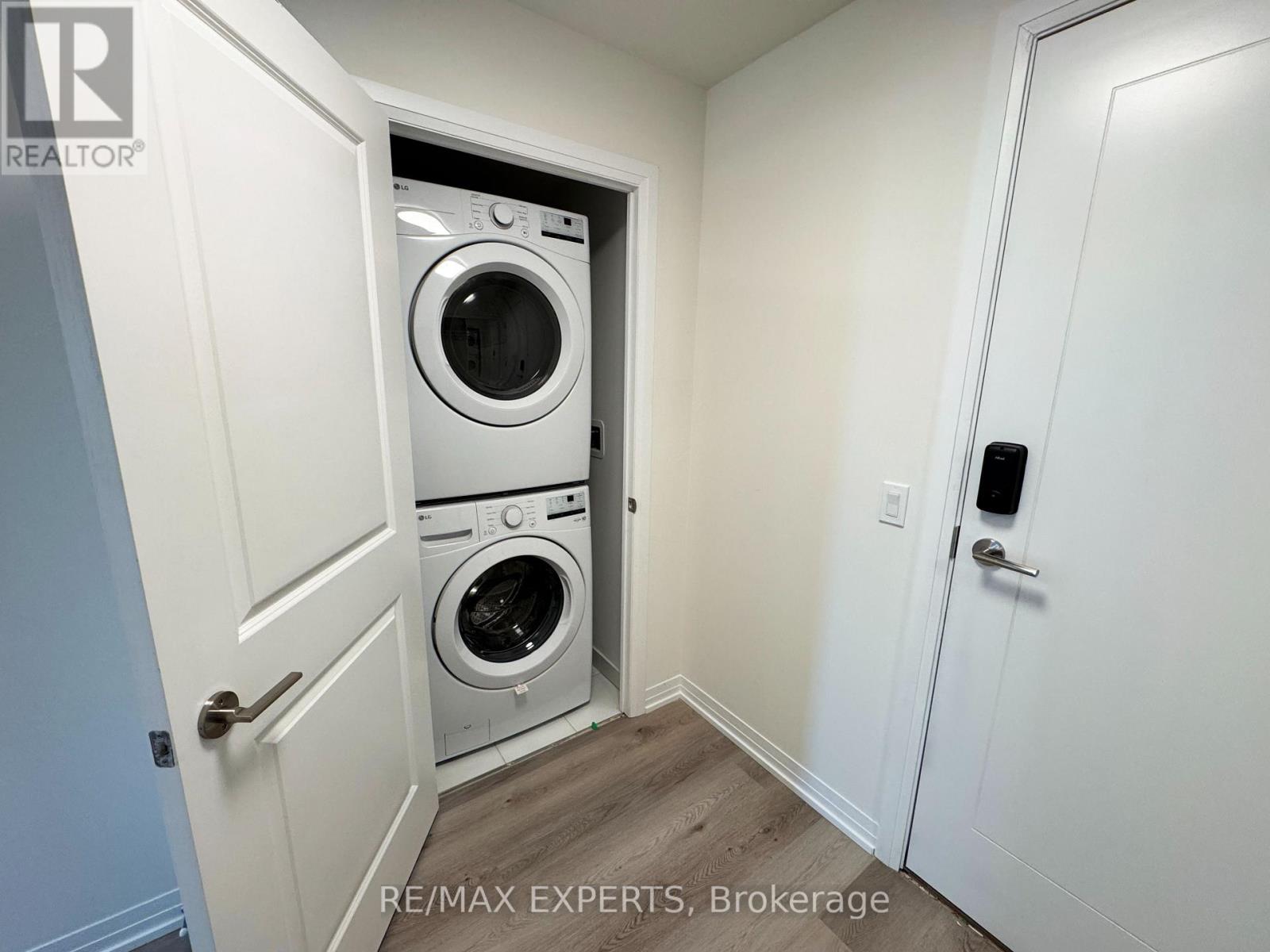 2701 - 15 Watergarden Drive, Mississauga, Ontario  L5R 0H4 - Photo 3 - W12465017