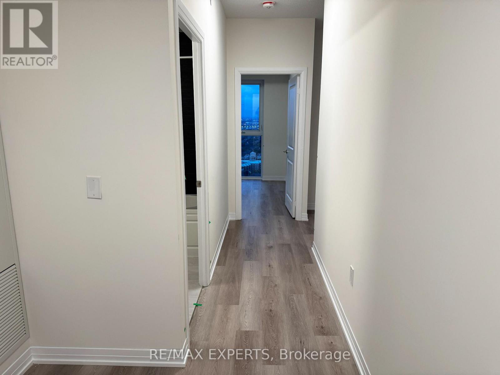 2701 - 15 Watergarden Drive, Mississauga, Ontario  L5R 0H4 - Photo 4 - W12465017