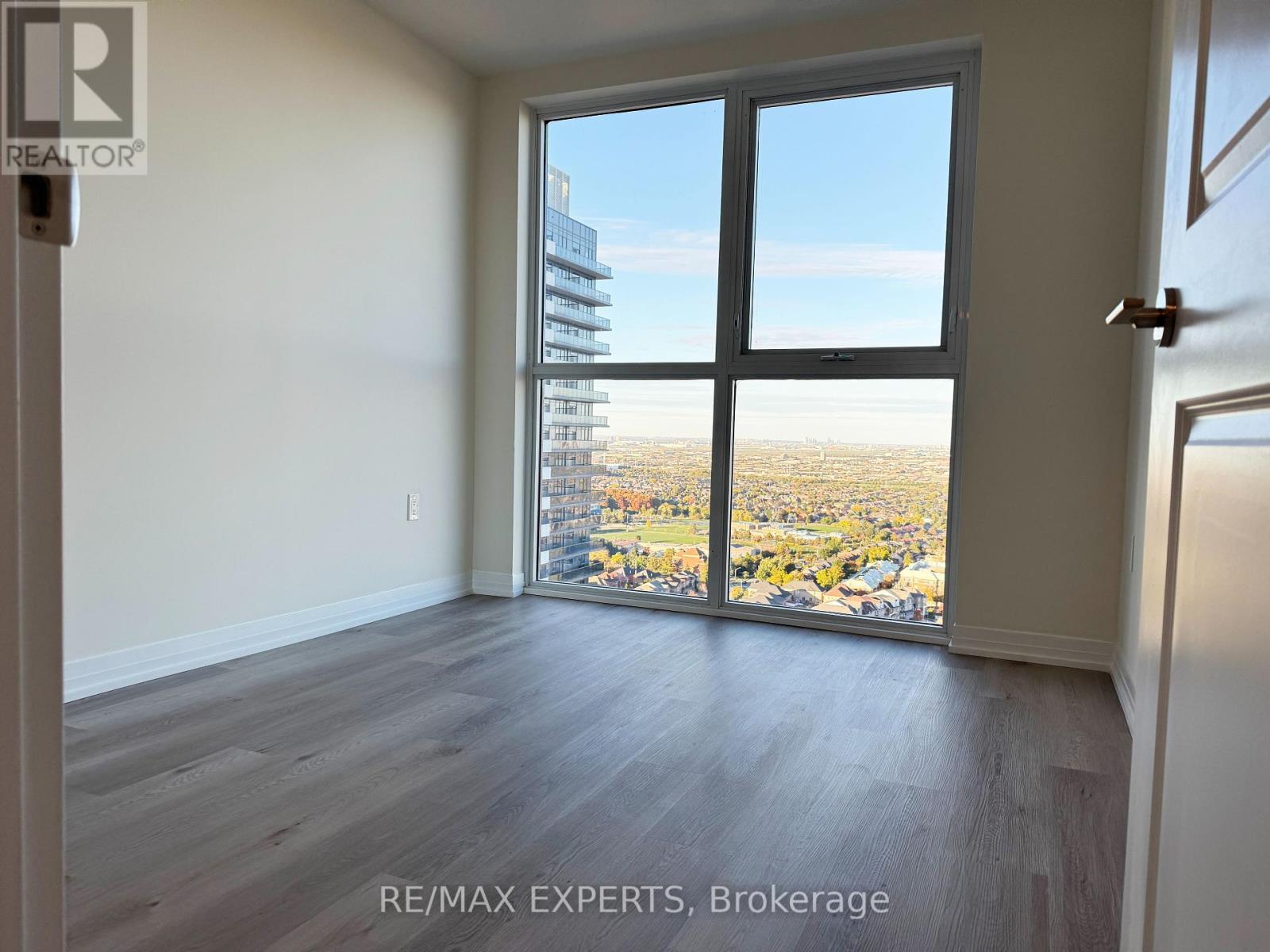 2701 - 15 Watergarden Drive, Mississauga, Ontario  L5R 0H4 - Photo 6 - W12465017