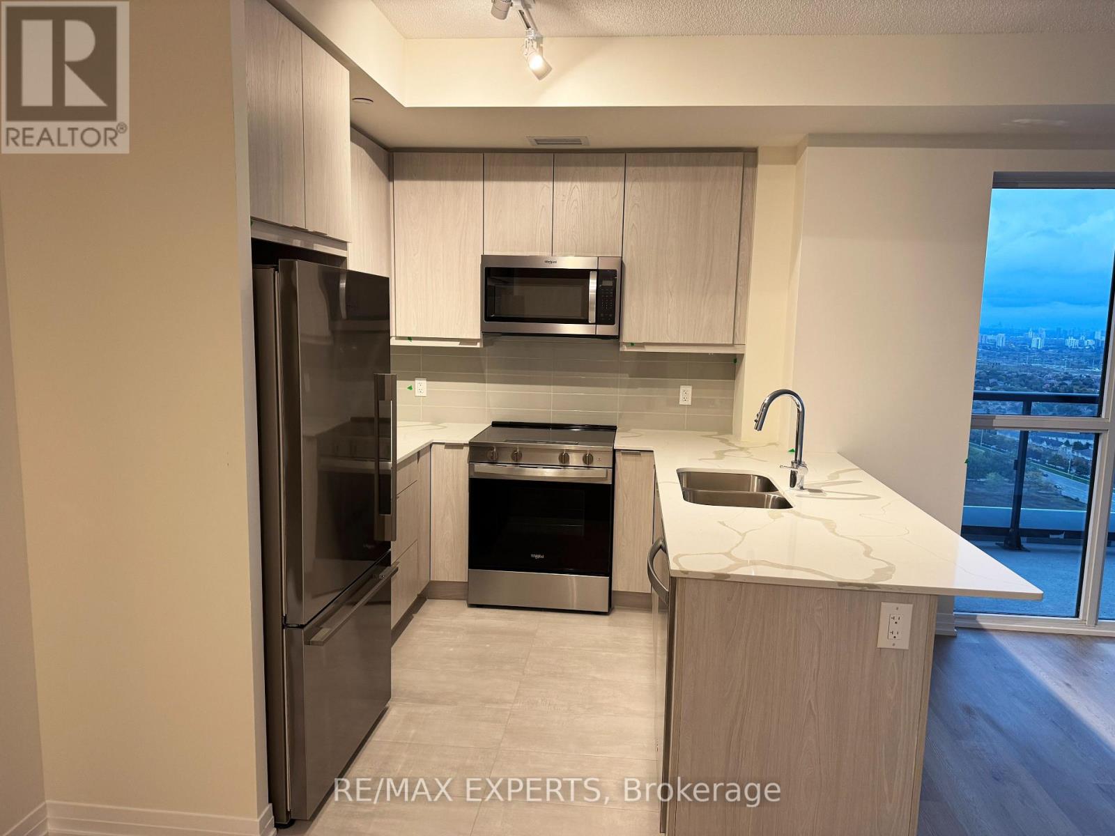 2701 - 15 Watergarden Drive, Mississauga, Ontario  L5R 0H4 - Photo 9 - W12465017