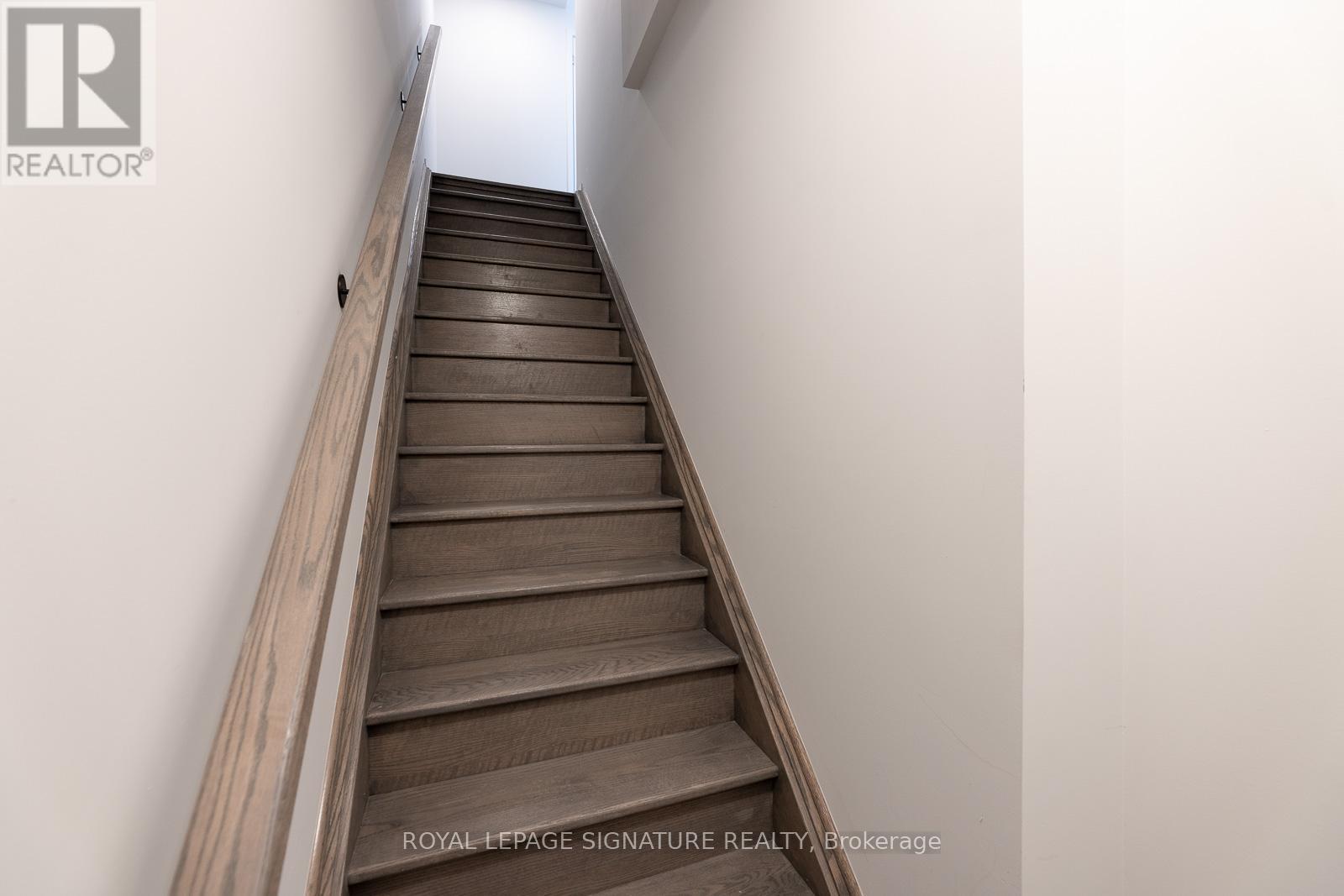 175 Lloyd Janes Lane, Toronto, Ontario  M8V 0J5 - Photo 2 - W12465025