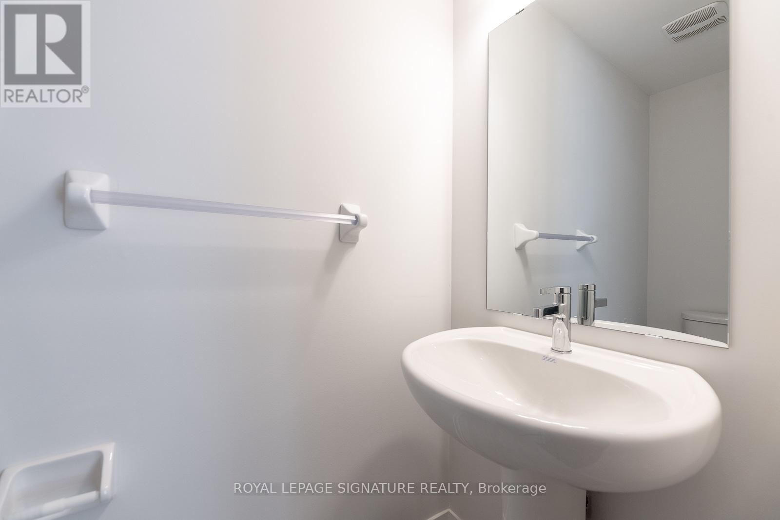 175 Lloyd Janes Lane, Toronto, Ontario  M8V 0J5 - Photo 3 - W12465025