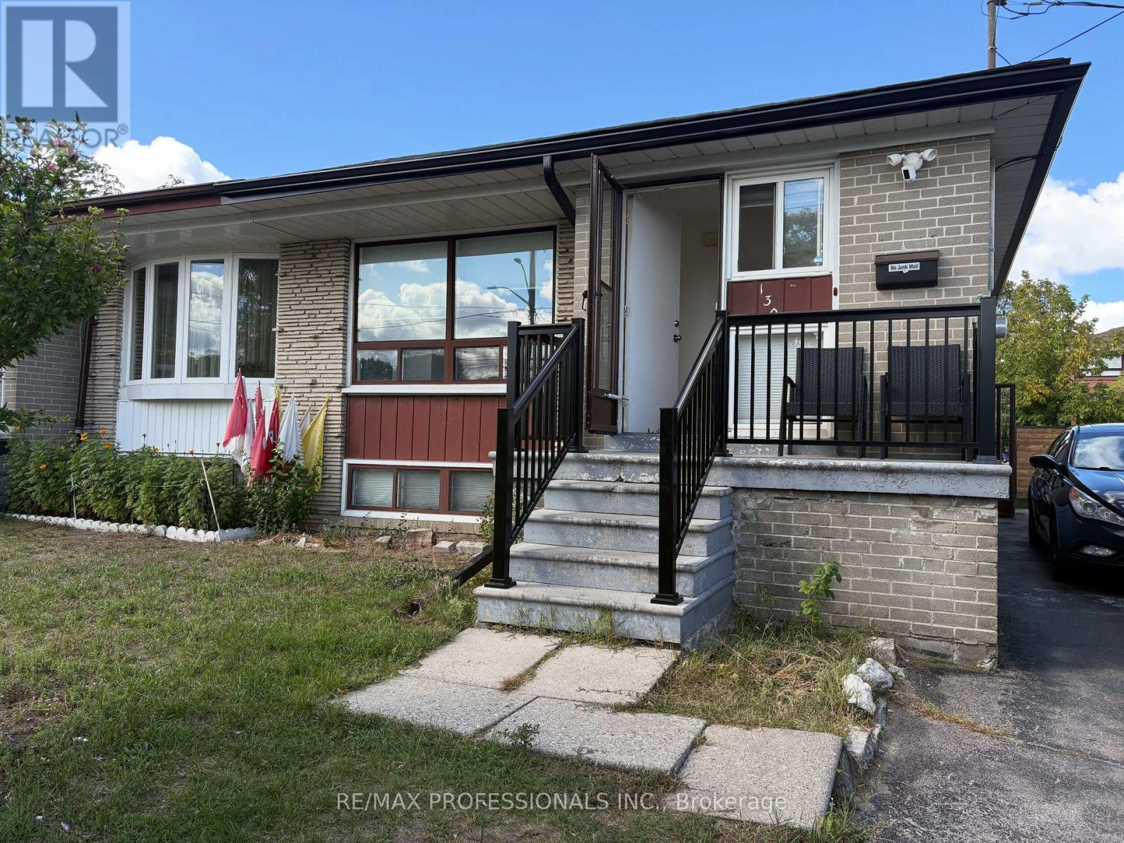 Main - 130 Duncanwood Drive, Toronto, Ontario  M9L 2E1 - Photo 1 - W12465048