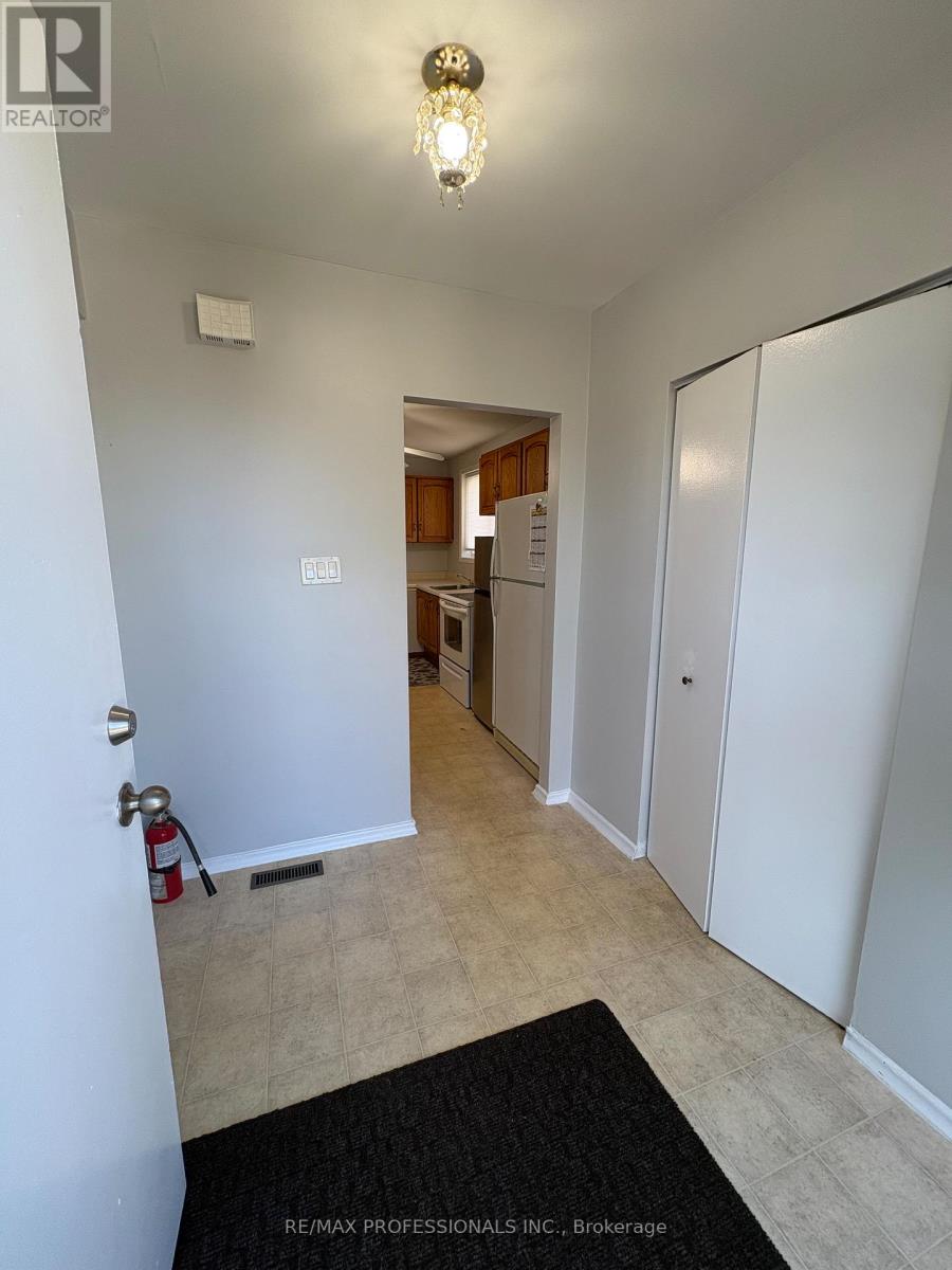 Main - 130 Duncanwood Drive, Toronto, Ontario  M9L 2E1 - Photo 3 - W12465048